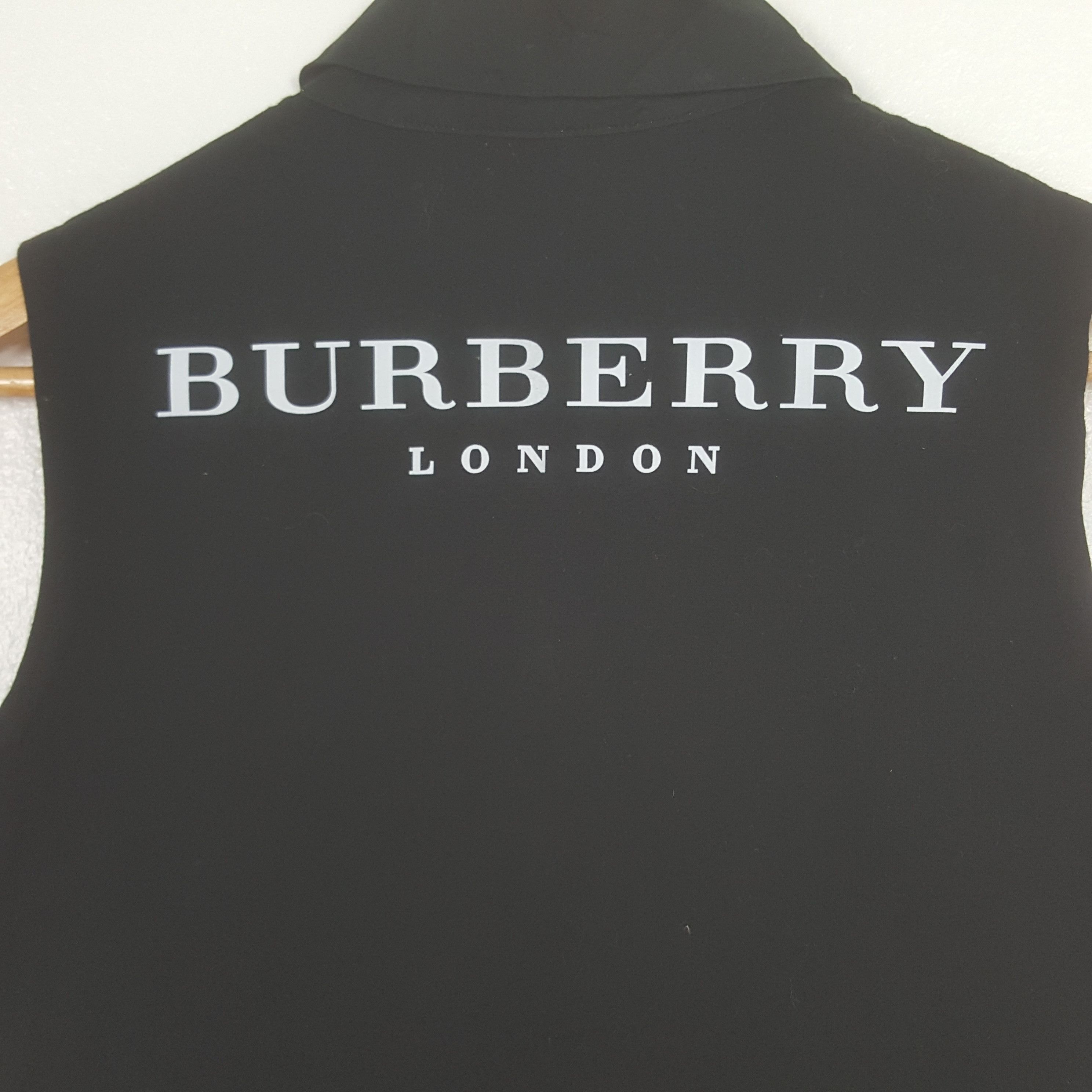 Burberry Vintage Burberry London Designer Button Up Vest C312N73 Size XS / US 0-2 / IT 36-38 - 2 Thumbnail