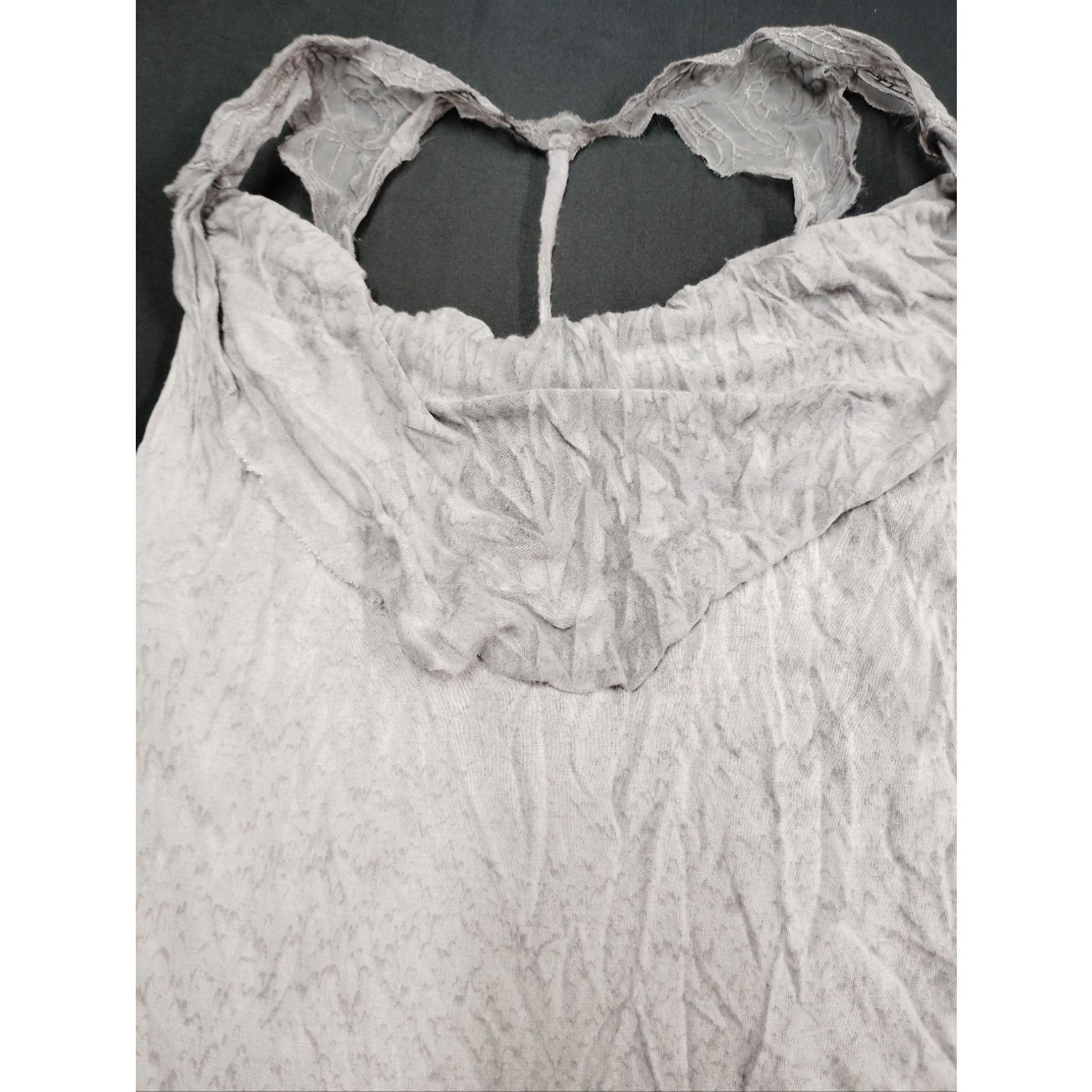 BKE BKE Gimmicks Light Gray Tank W Butterfly Lace Cutout T back Size M / US 6-8 / IT 42-44 - 4 Thumbnail