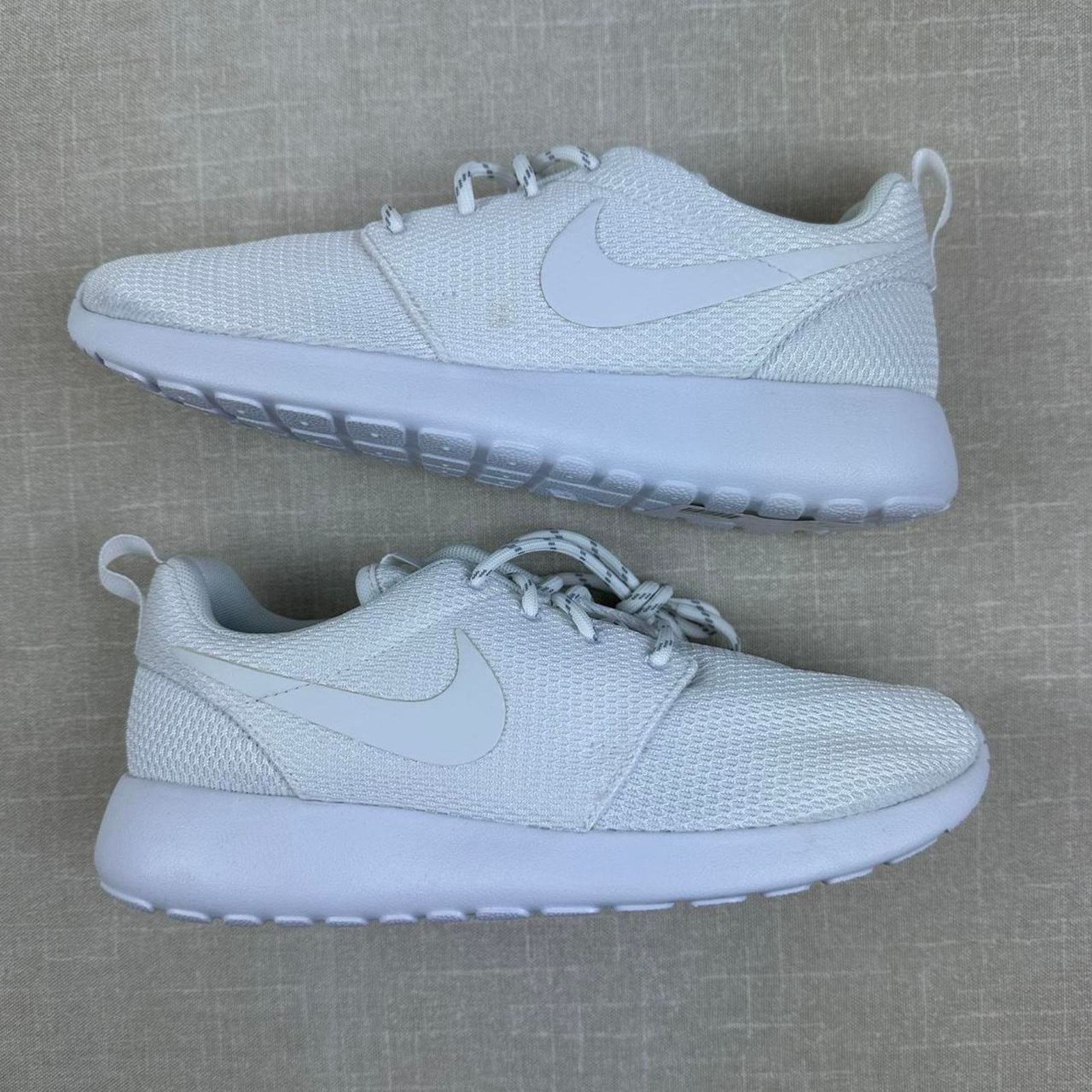 Nike 2015 Nike Roshe One "Triple White" Women 6.5 Size US 6.5 / IT 36.5 - 2 Thumbnail