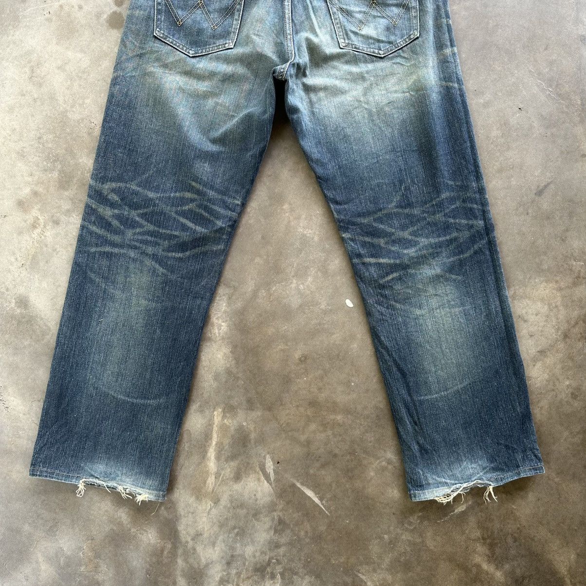 Japanese Brand Vintage Wrangler Distressed Faded Denim Jean Pant W33 Size US 33 - 10 Thumbnail