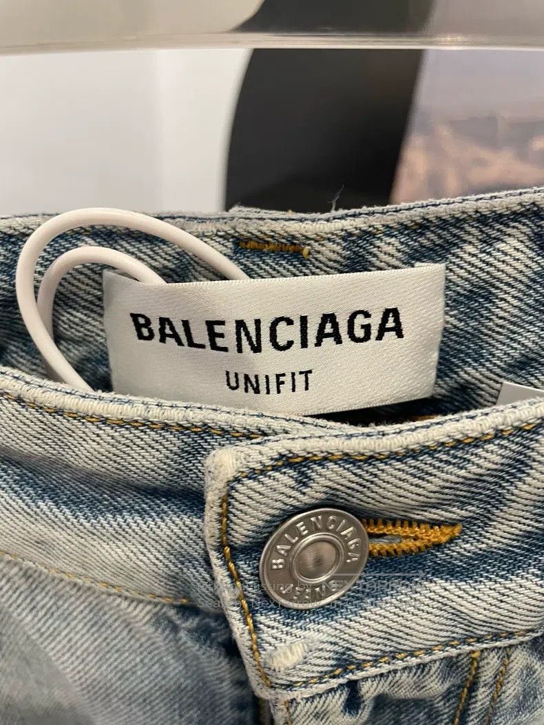 Balenciaga Balenciaga size M Solid color raw edge button straight bli Size US 27 - 2 Thumbnail
