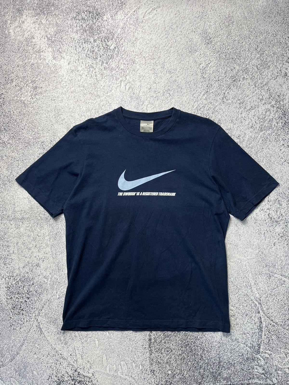 Nike Nike Vintage 90s Faded Big Swoosh Center Logo Tee Shirt Size US L / EU 52-54 / 3 - 1 Thumbnail