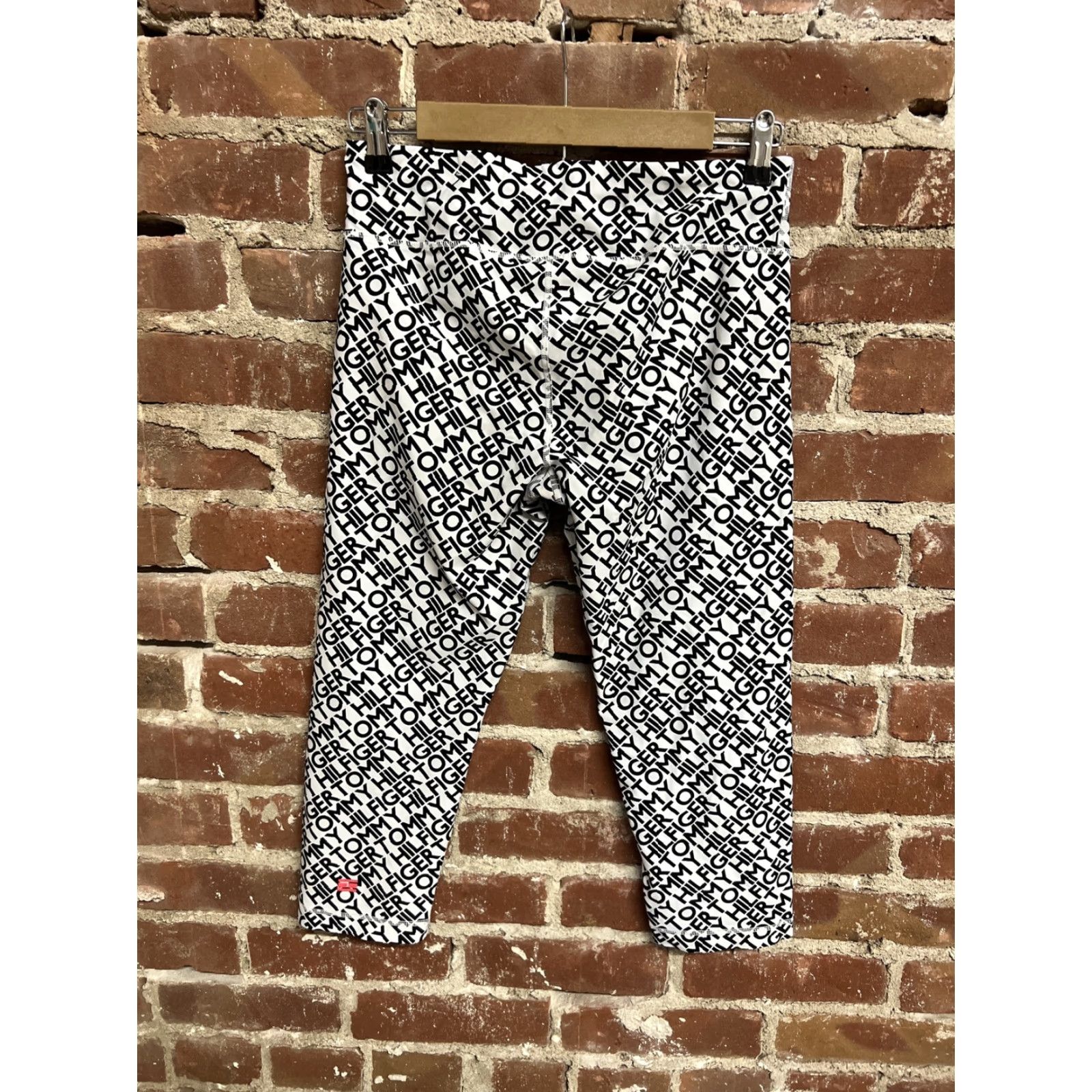 Tommy Hilfiger **Tommy Hilfiger White Women's Size Large Athletic Leggings** User: **Tommy Hilfiger White Women's Size Large Sports Leggings** Size 36" / US 14 / IT 50 - 2 Thumbnail