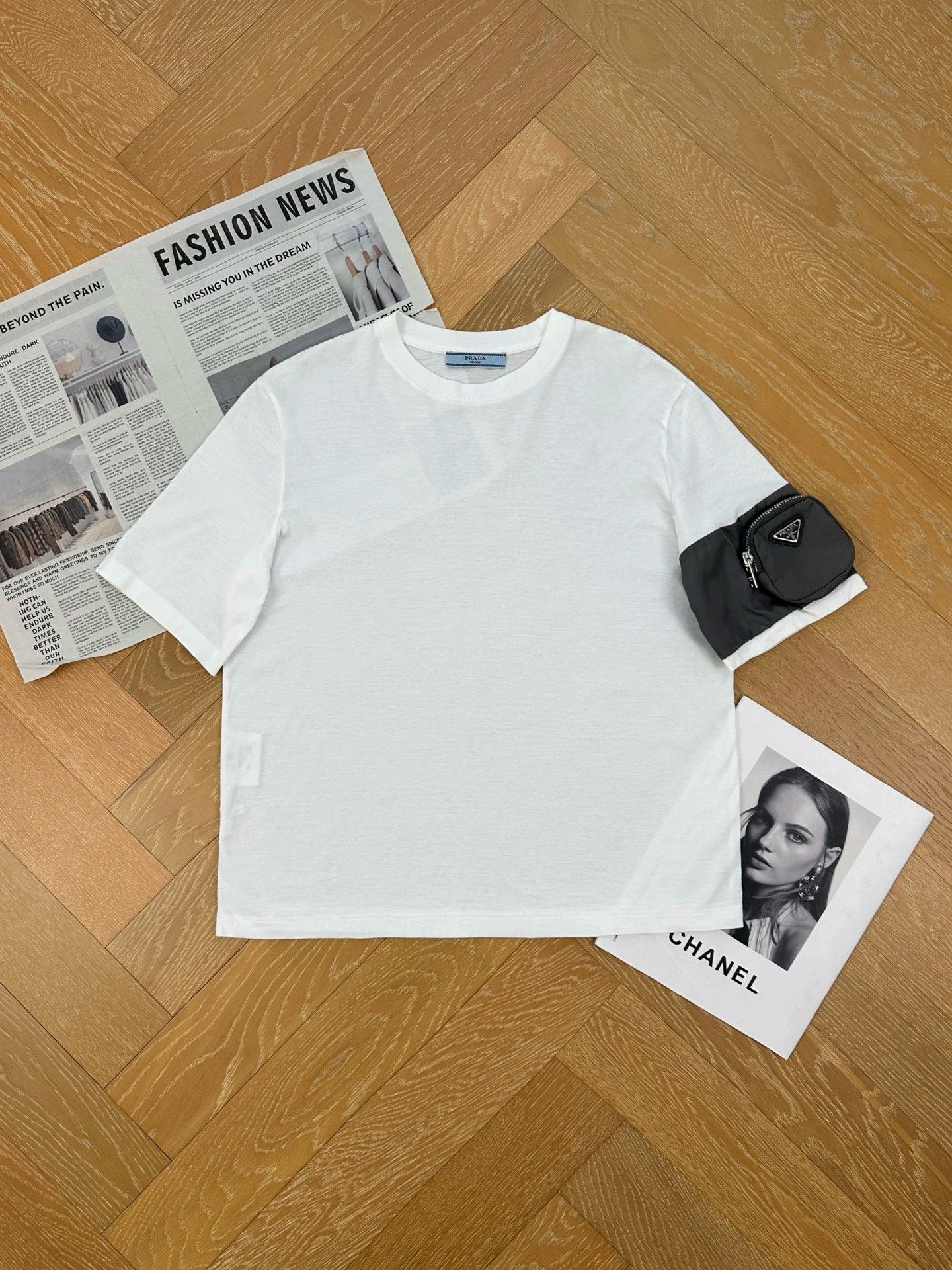 Prada PRADA triangle logo pocket s/s unisex white tee Size M / US 6-8 / IT 42-44 - 1 Thumbnail