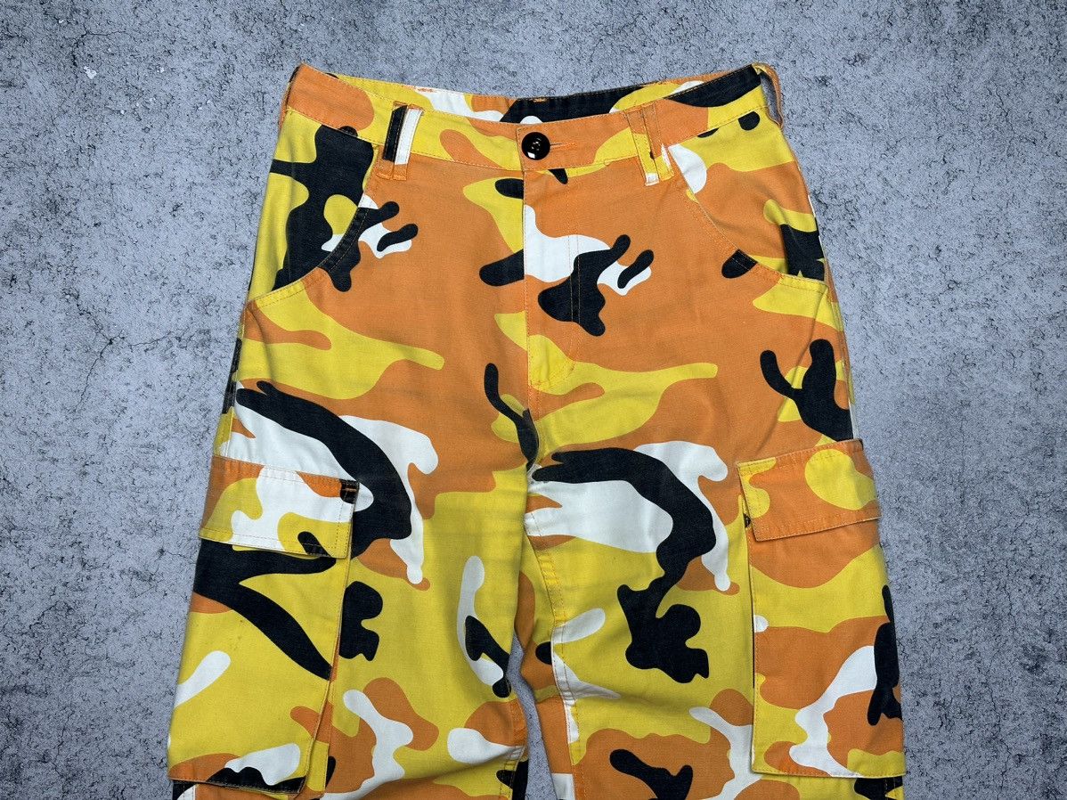 Karl Kani × Vintage Karl Kani Camo Cargo Pants Size US 27 - 2 Thumbnail