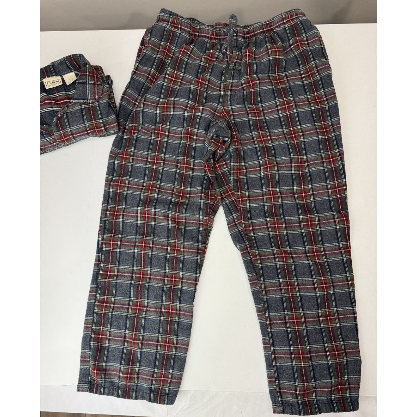 L.L. Bean L.L.Bean Men's Scotch Plaid Flannel Pajamas Gray Red Cozy Size US 32 / EU 48 - 5 Thumbnail
