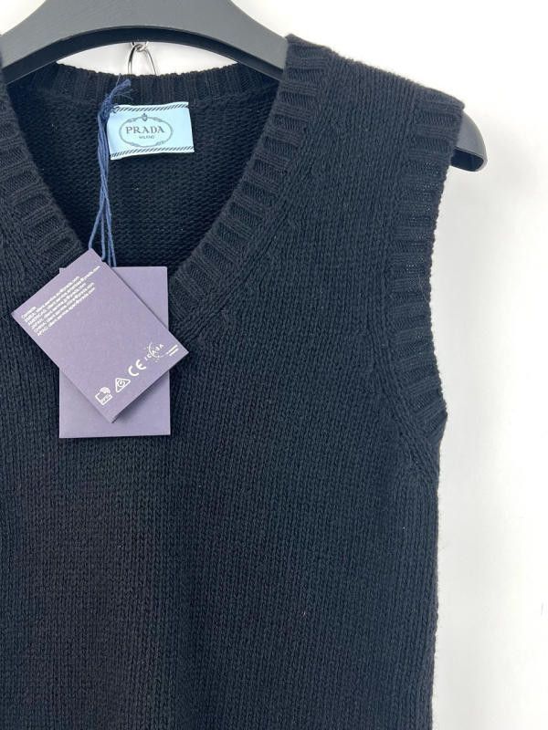 Prada Prada Black Wool VNeck Sweater-2506 Size US S / EU 44-46 / 1 - 2 Thumbnail