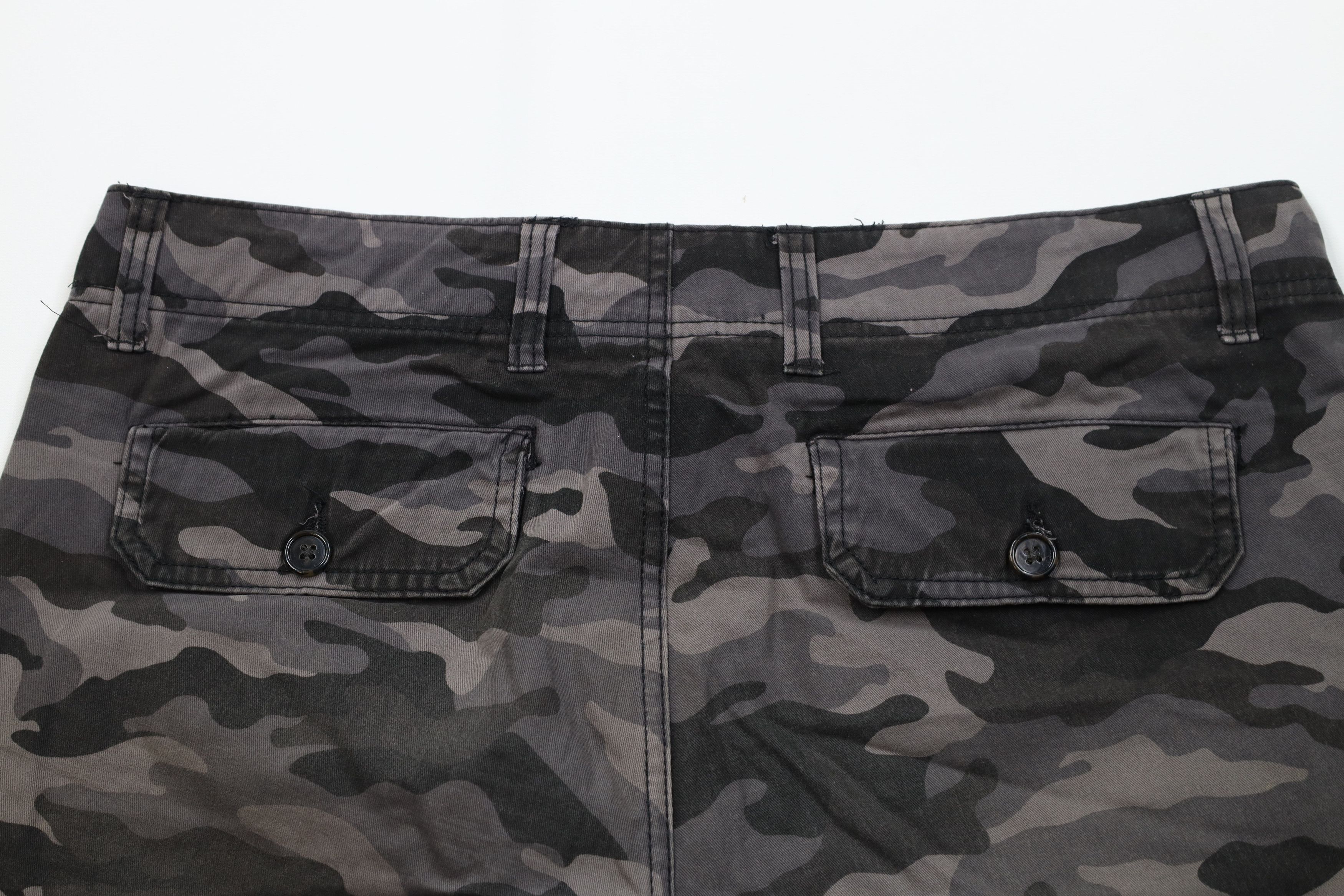 Vintage Vintage 90s Y2K Streetwear Above Knee Cargo Shorts Size US 36 / EU 52 - 10 Thumbnail