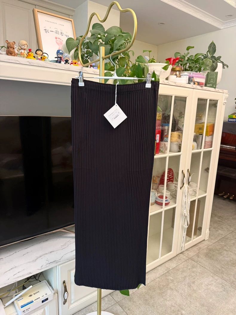Issey Miyake Issey Miyake size:2 black skirt Size 42" / US 20 - 2 Thumbnail