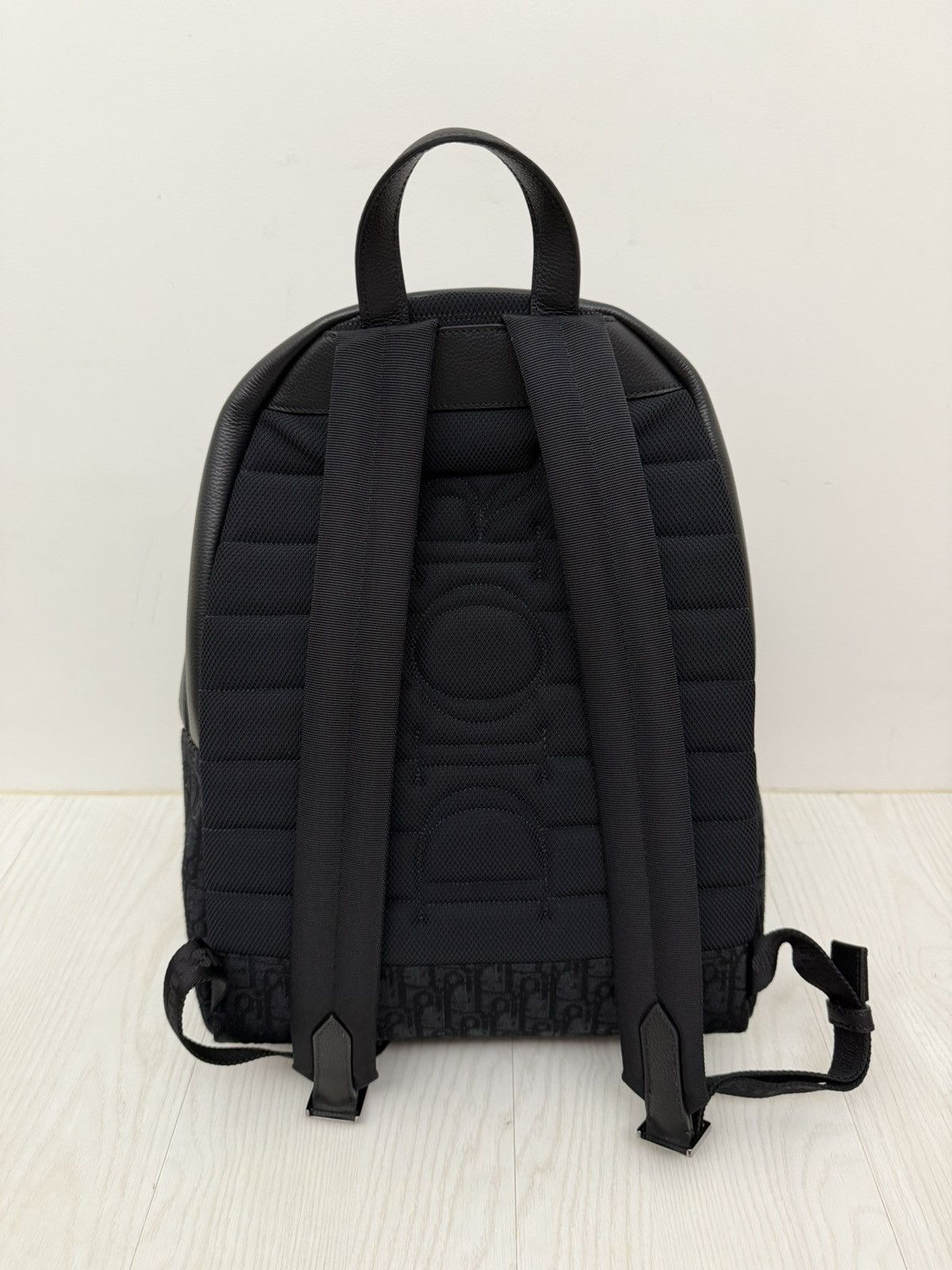 Dior × Kaws Dior X KAWS Rider 2.0 Zipped Backpack Black Size ONE SIZE - 8 Thumbnail