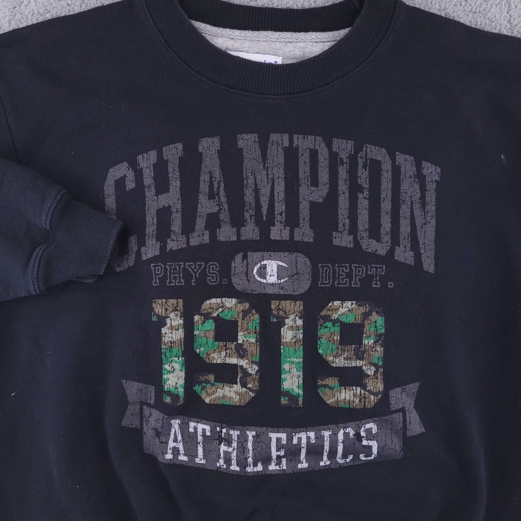 Champion Champion Sweatshirt Mens Medium Black Crewneck Graphic Camo Distressed Size US M / EU 48-50 / 2 - 2 Thumbnail