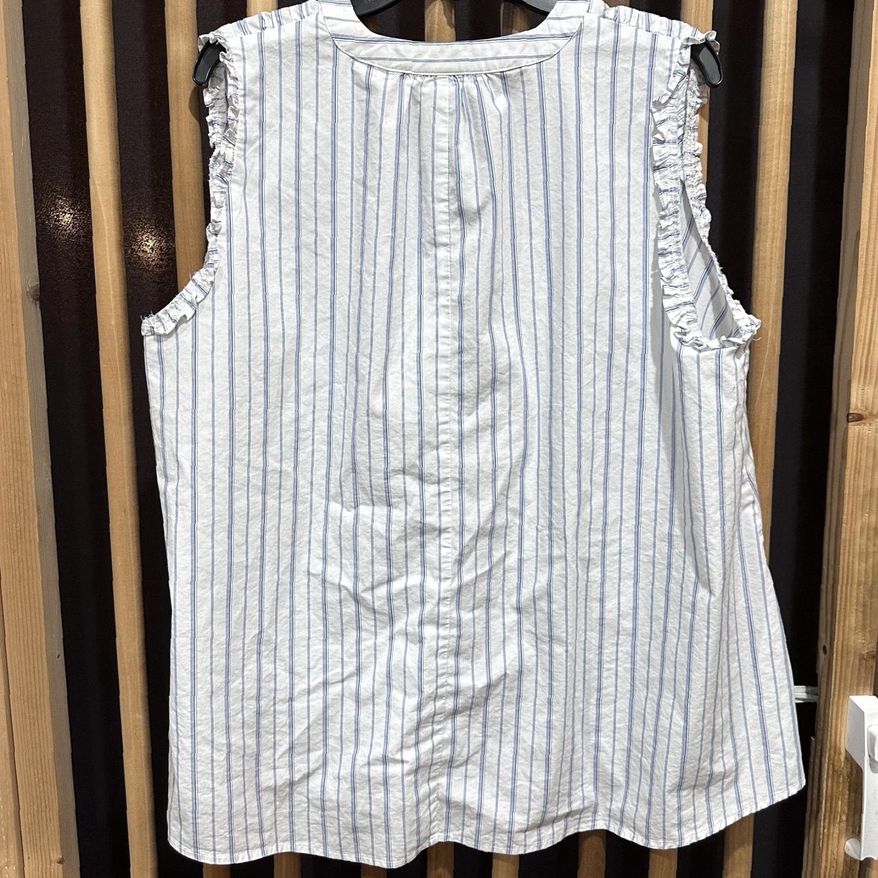 Vintage Lane Bryant Blouse Women Plus 18 Blue White Striped Sleeveless V Neck Ruffle Cotton Polyester Spandex Size XXL / US 16-18 / IT 52-54 - 4 Thumbnail