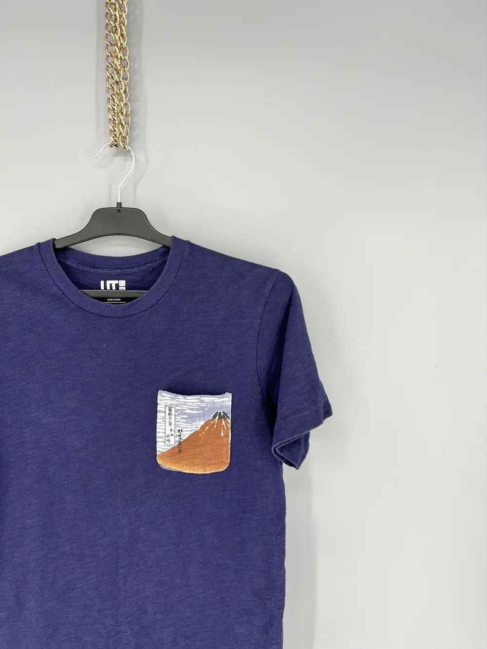 Japanese Brand × Uniqlo × Vintage Mens Uniqlo Hokusai Blue T Shirt art tee Japanese Brand y2k Size US S / EU 44-46 / 1 - 5 Thumbnail