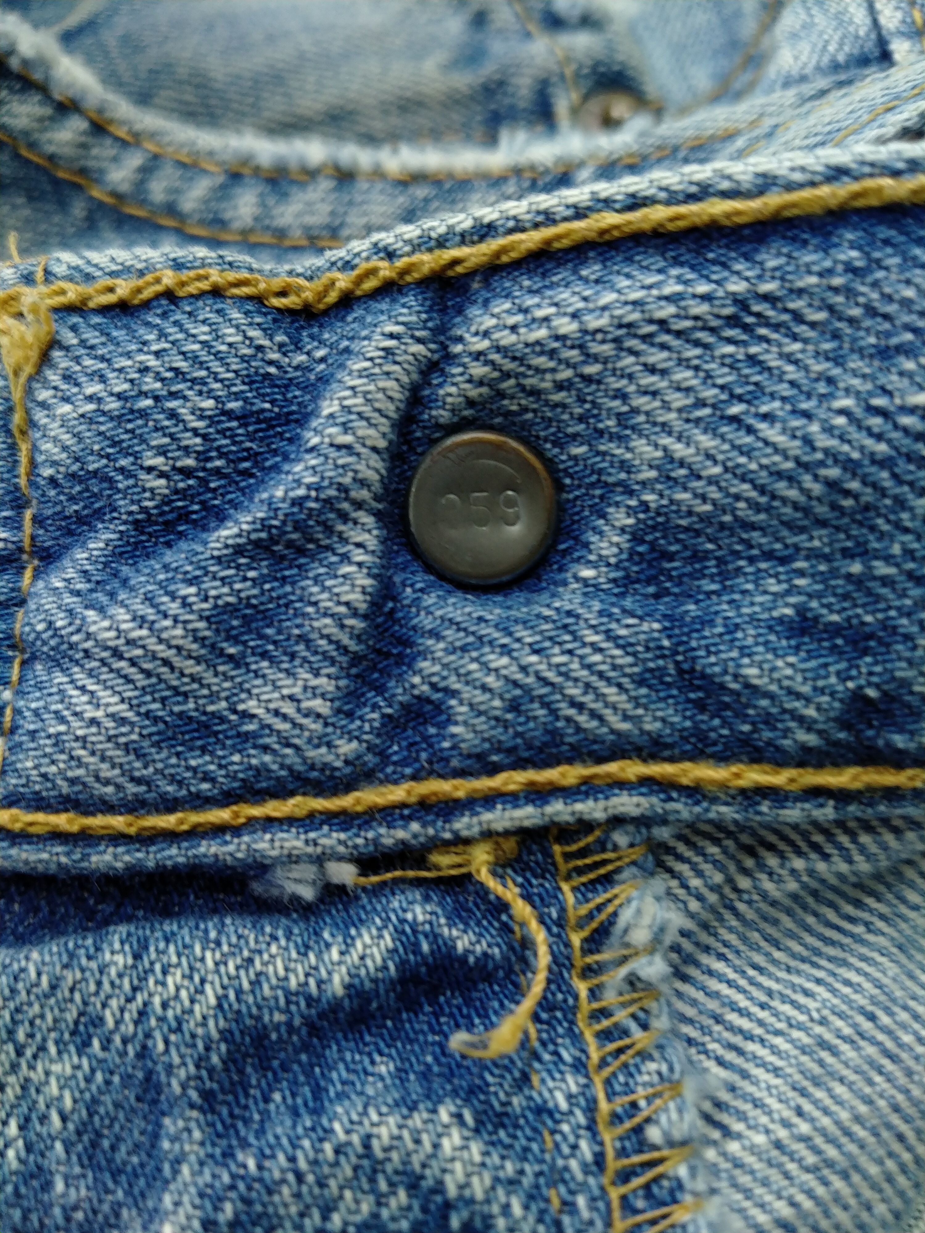 Levi's 90s Light Wash Ripped Vintage Levi's 501 36x28 Denim -JN999 Size US 36 / EU 52 - 7 Thumbnail