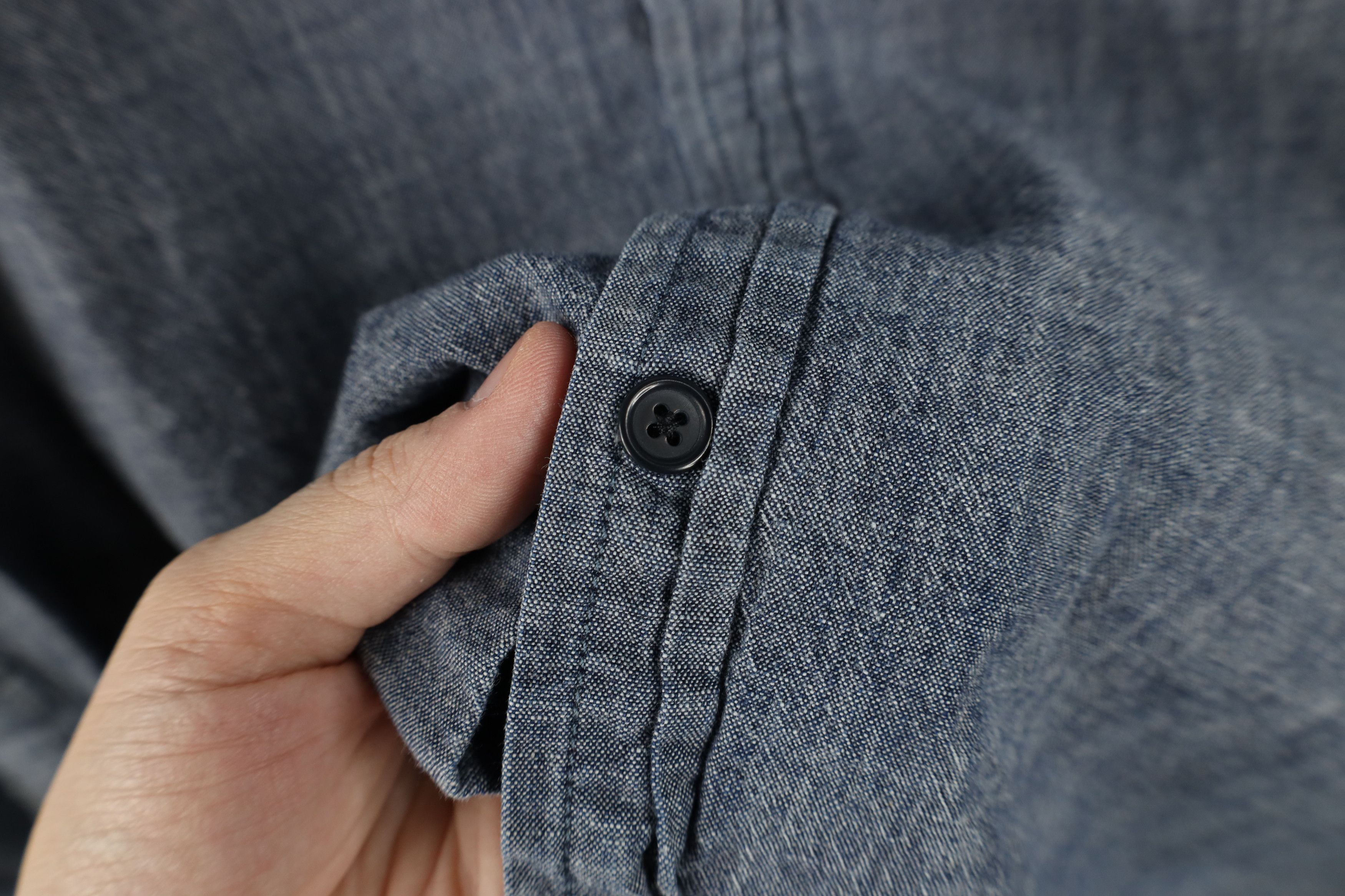 Banana Republic Banana Republic Slim Fit Chambray Collared Button Down Shirt Size US L / EU 52-54 / 3 - 5 Thumbnail
