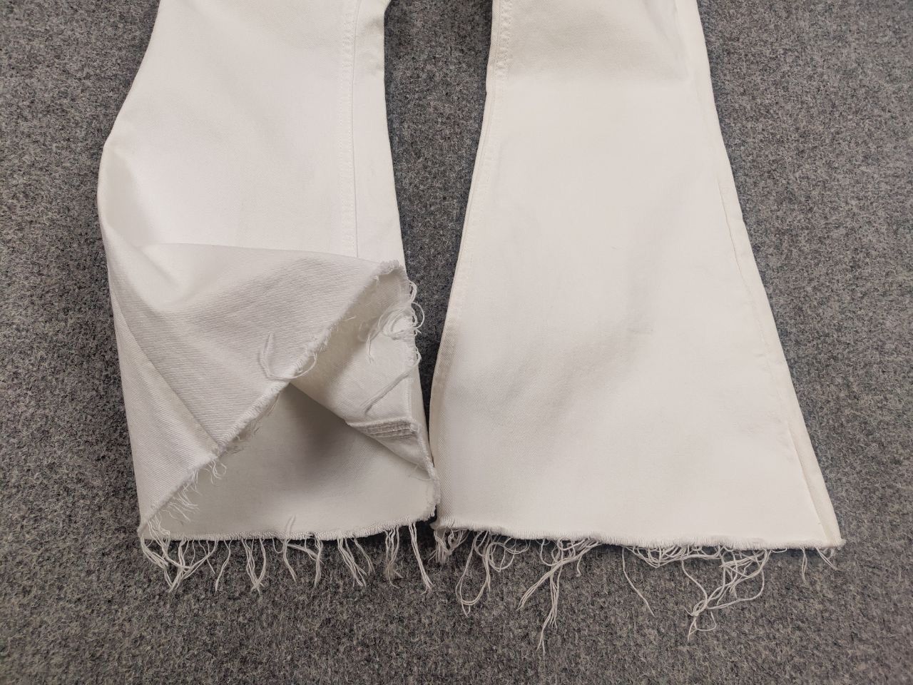 Acne Studios Acne Studios Mello Optic Flared Jeans Vintage White Wash Size 26" / US 2 / IT 38 - 6 Thumbnail