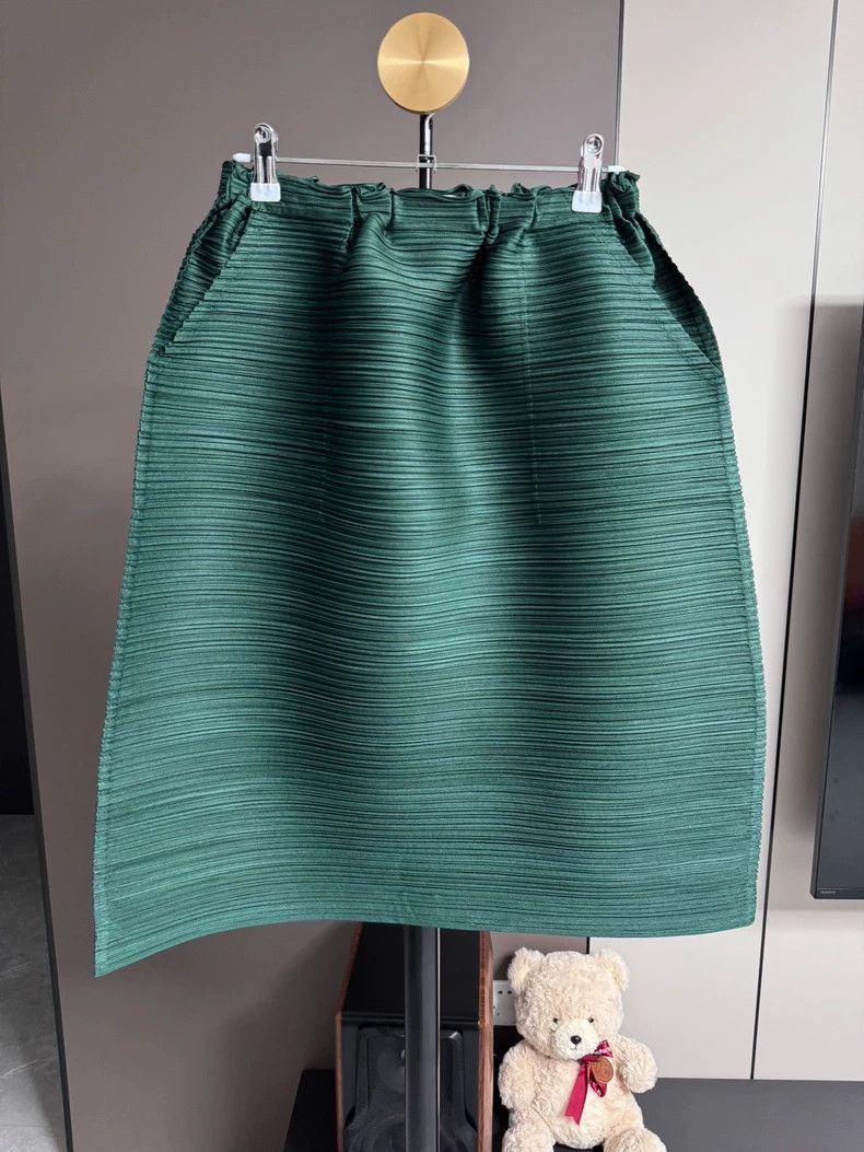 Issey Miyake Issey Miyake size:3 Green horizontal striped skirt Size 22" - 1 Thumbnail