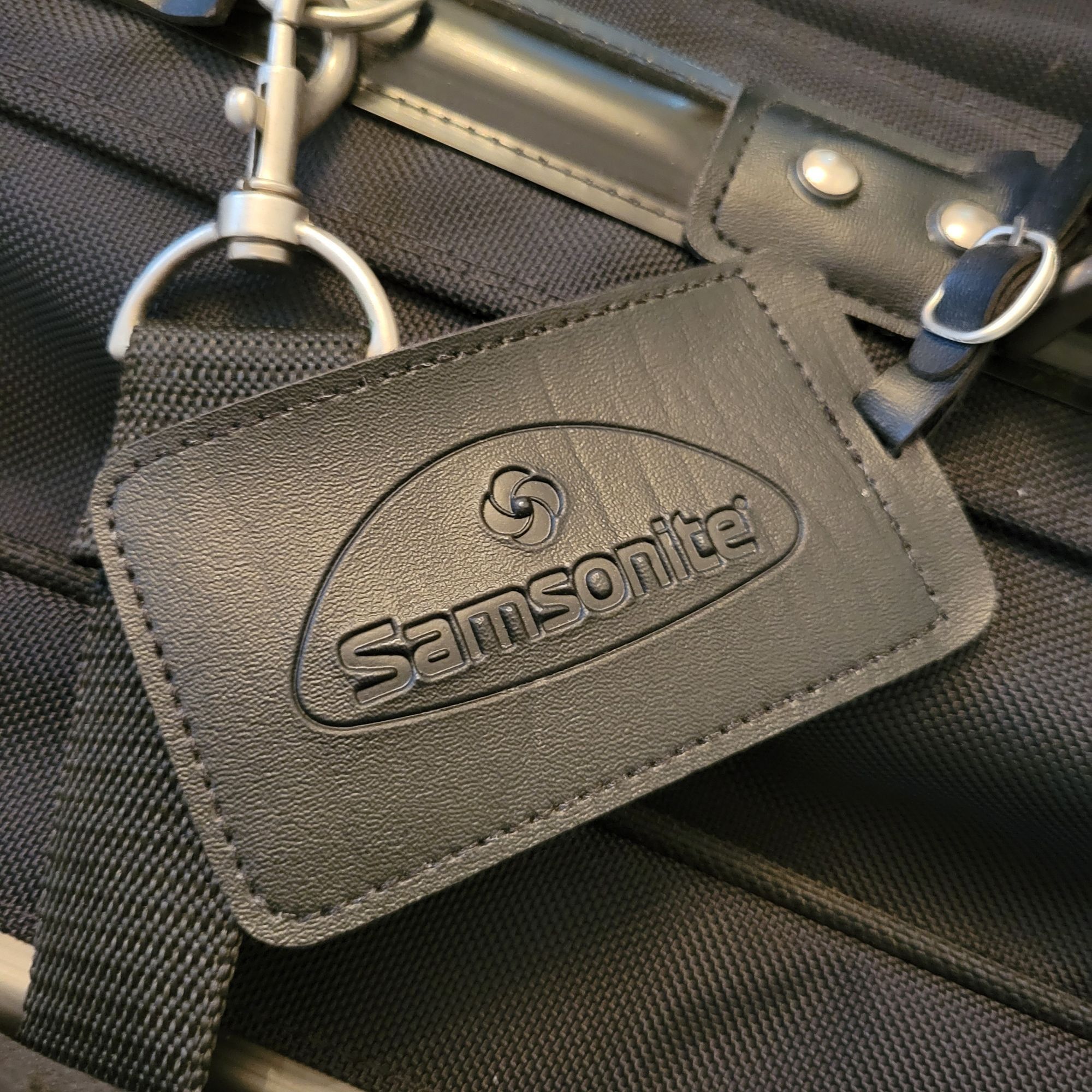 Samsonite Black Nylon Garment Bag Shoulder Strap Overnight C