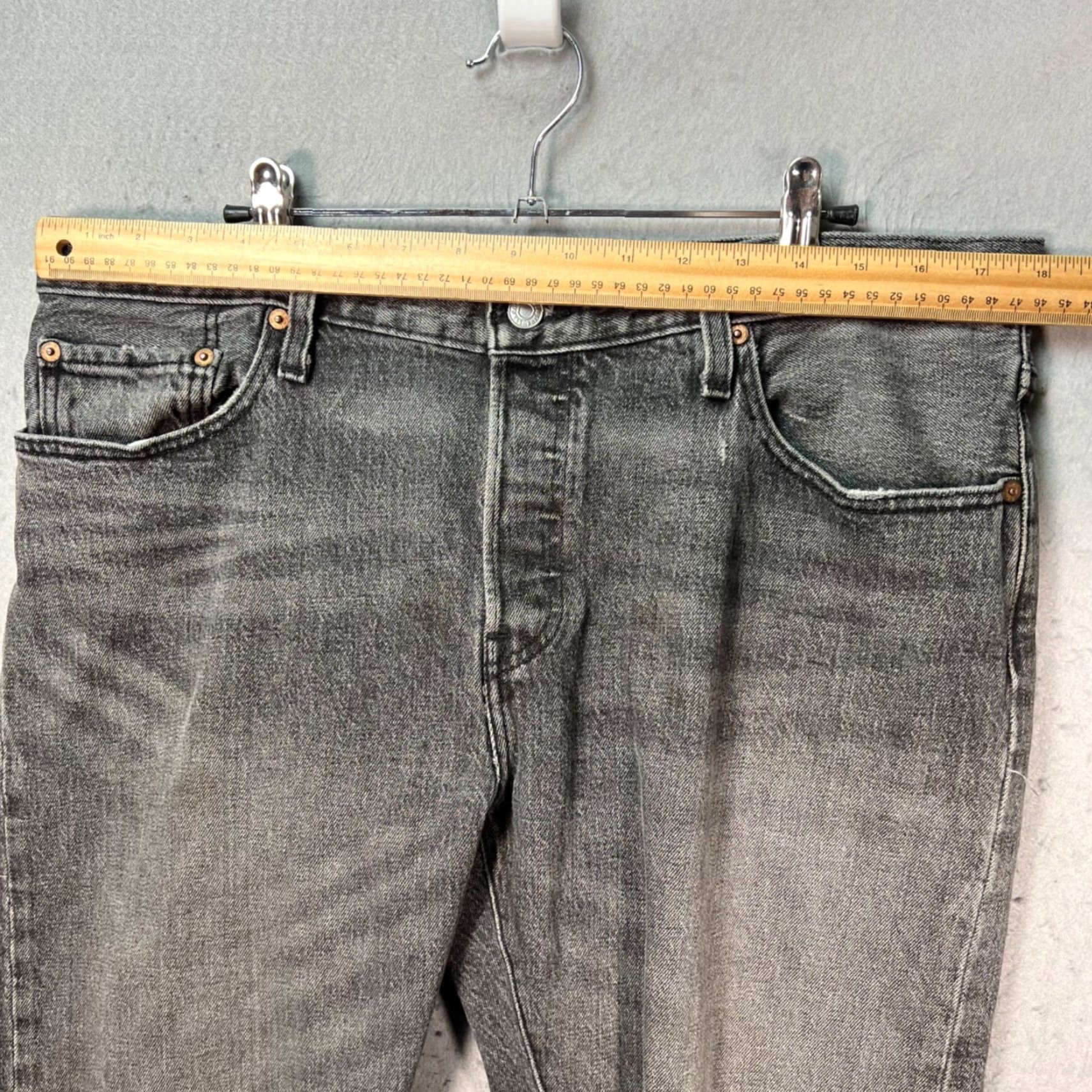 Levi's Levis 501 Levi's Jeans Denim Cotton Blend Grey Straight Fit 33x30 Regular Mens Waist 34 Inseam 30 Classic 5-Pocket Stretch Vintage: No Size US 33 - 6 Thumbnail