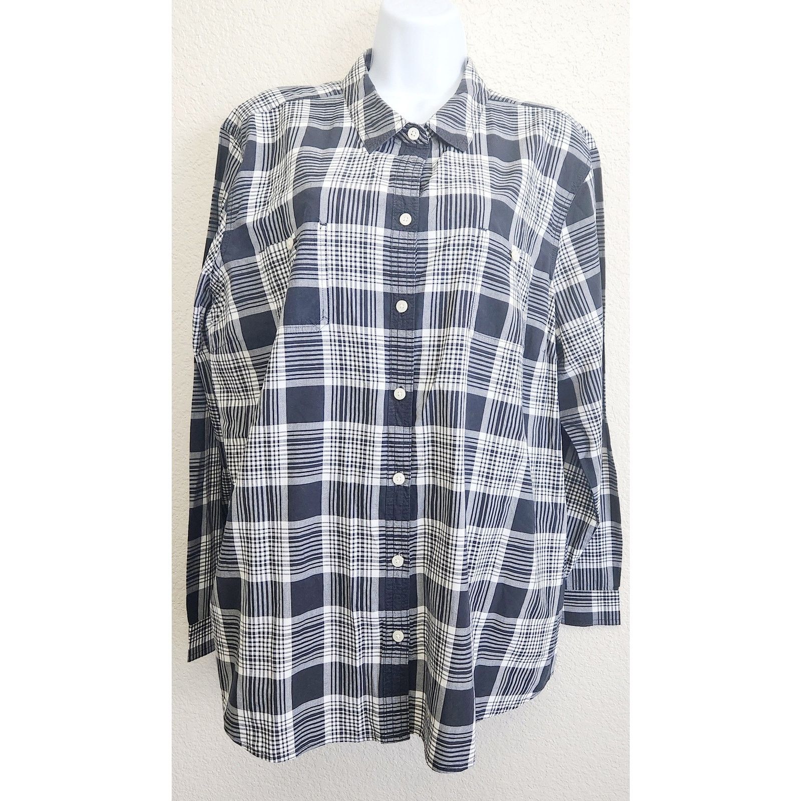 Old Navy Old Navy Black White Plaid Button Up Top 2X Plus Lightweight Size XXL / US 16-18 / IT 52-54 - 1 Thumbnail