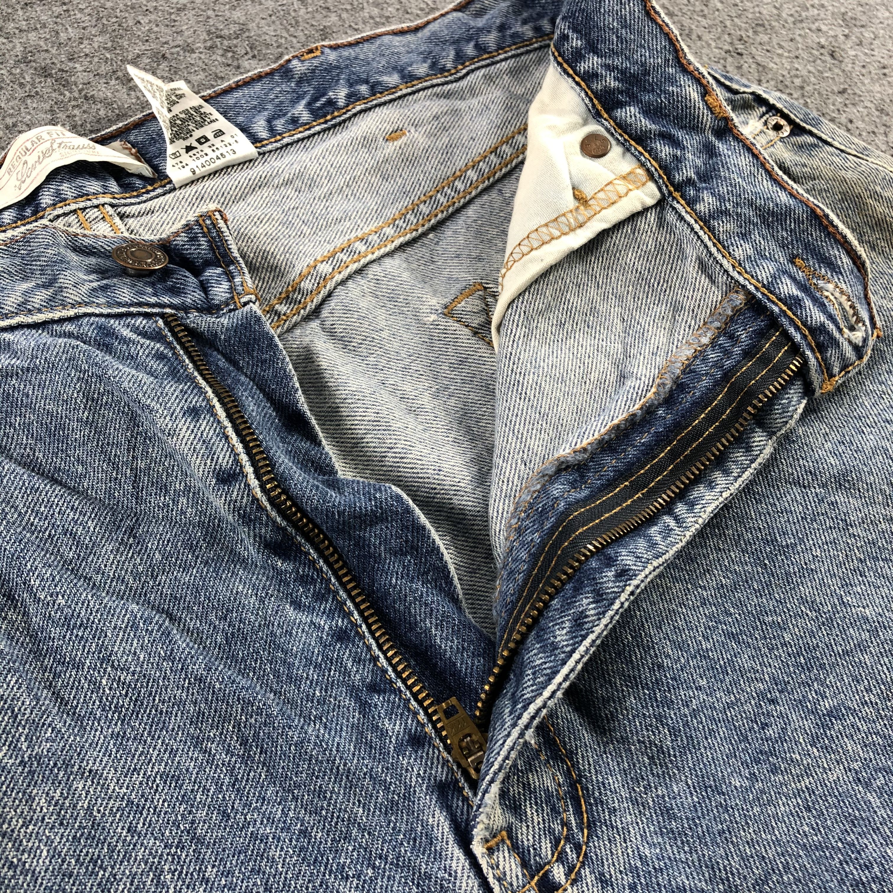 Levi's Vintage Blue Wash Levis Jeans-J2289 Size US 35 - 12 Thumbnail