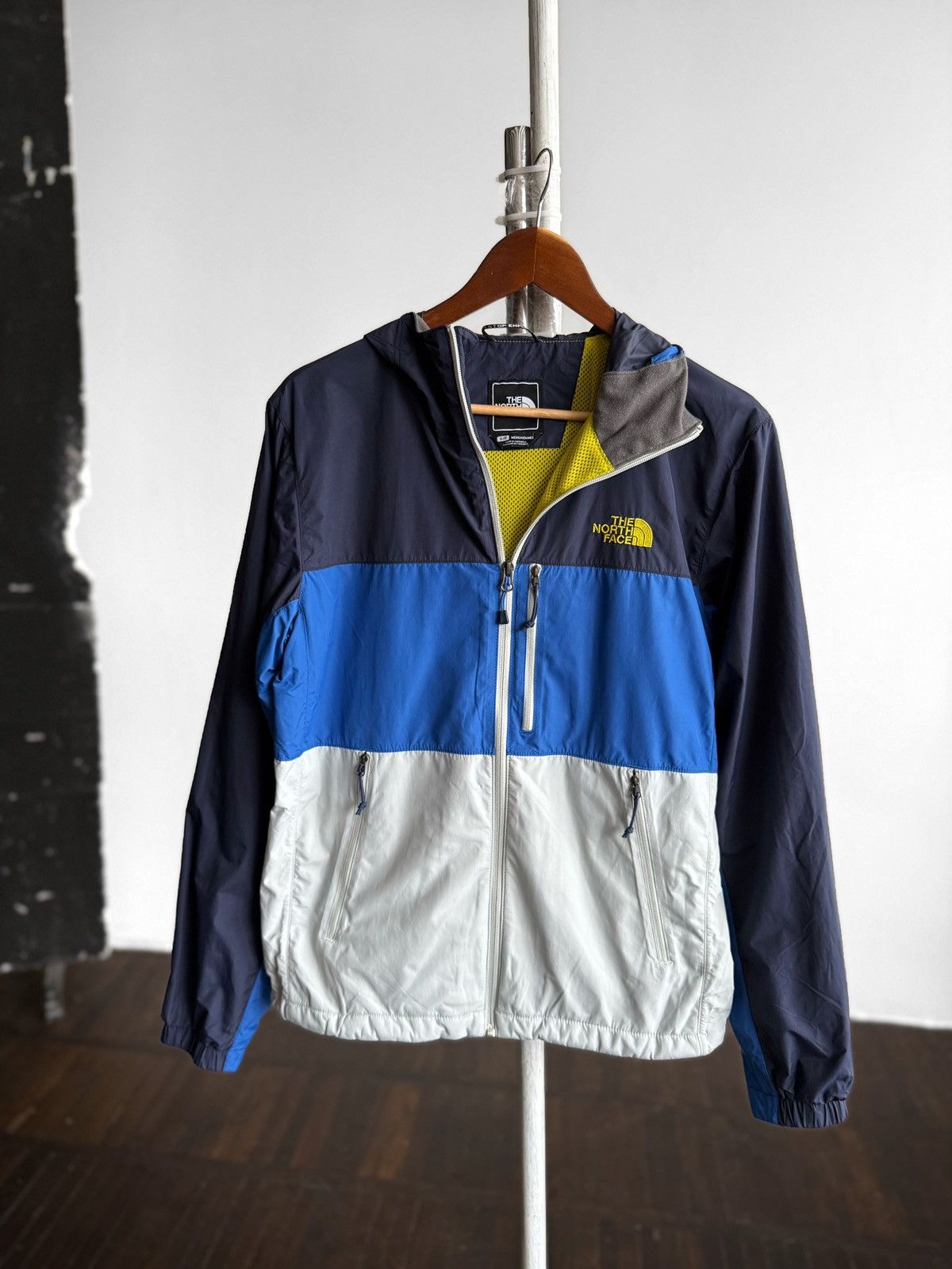 The North Face The North Face Mens Hooded Jacket Windbreaker Outdoor Hiking Size US S / EU 44-46 / 1 - 1 Thumbnail