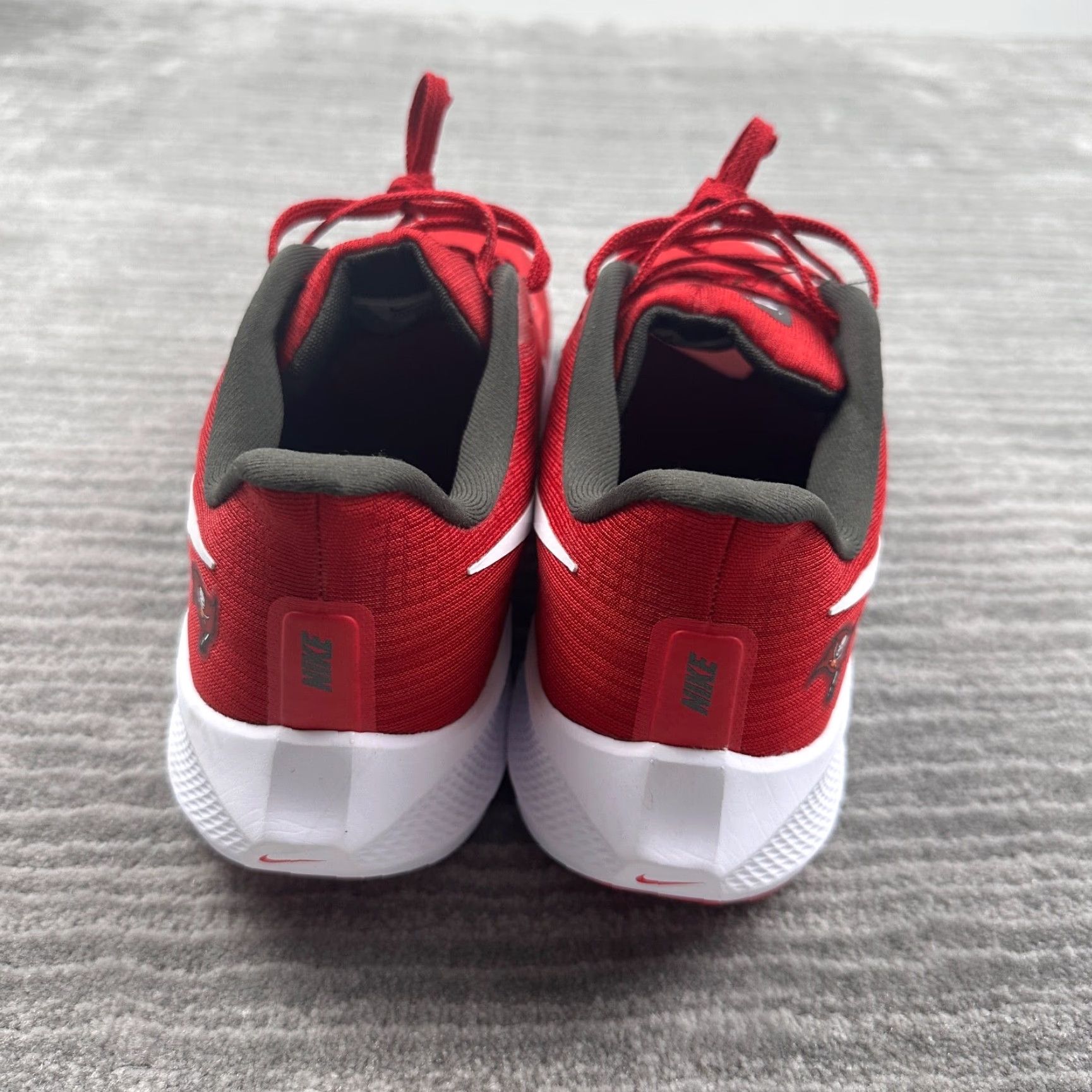 Nike Nike Air Zoom Pegasus 39 Mens 14 NFL Tampa Bay Buccaneers Red 2022 Size ONE SIZE - 6 Thumbnail
