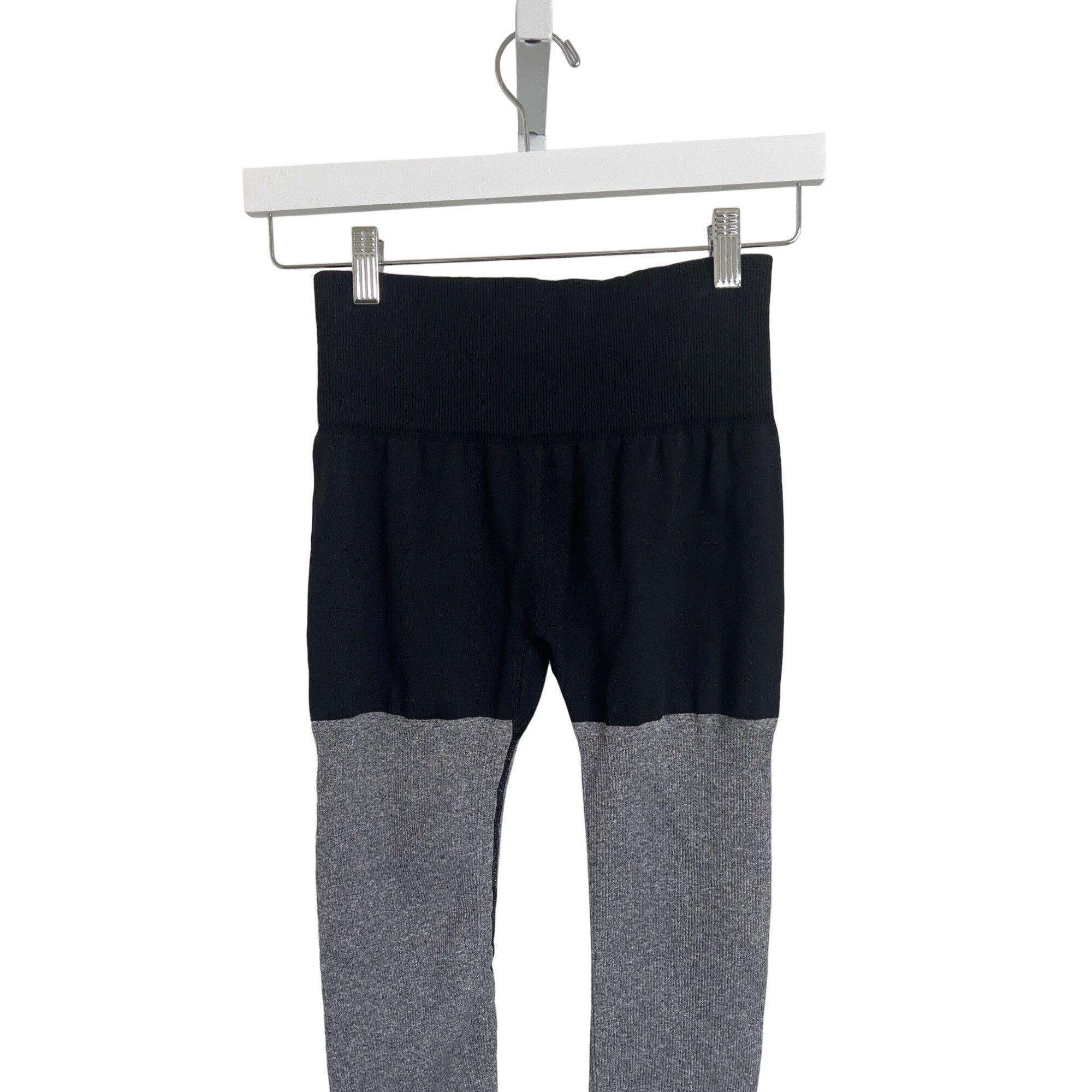 Spiritual Gangster Spiritual Gangster Contrast Grey & Black Ribbed Leggings Size 26" / US 2 / IT 38 - 2 Thumbnail