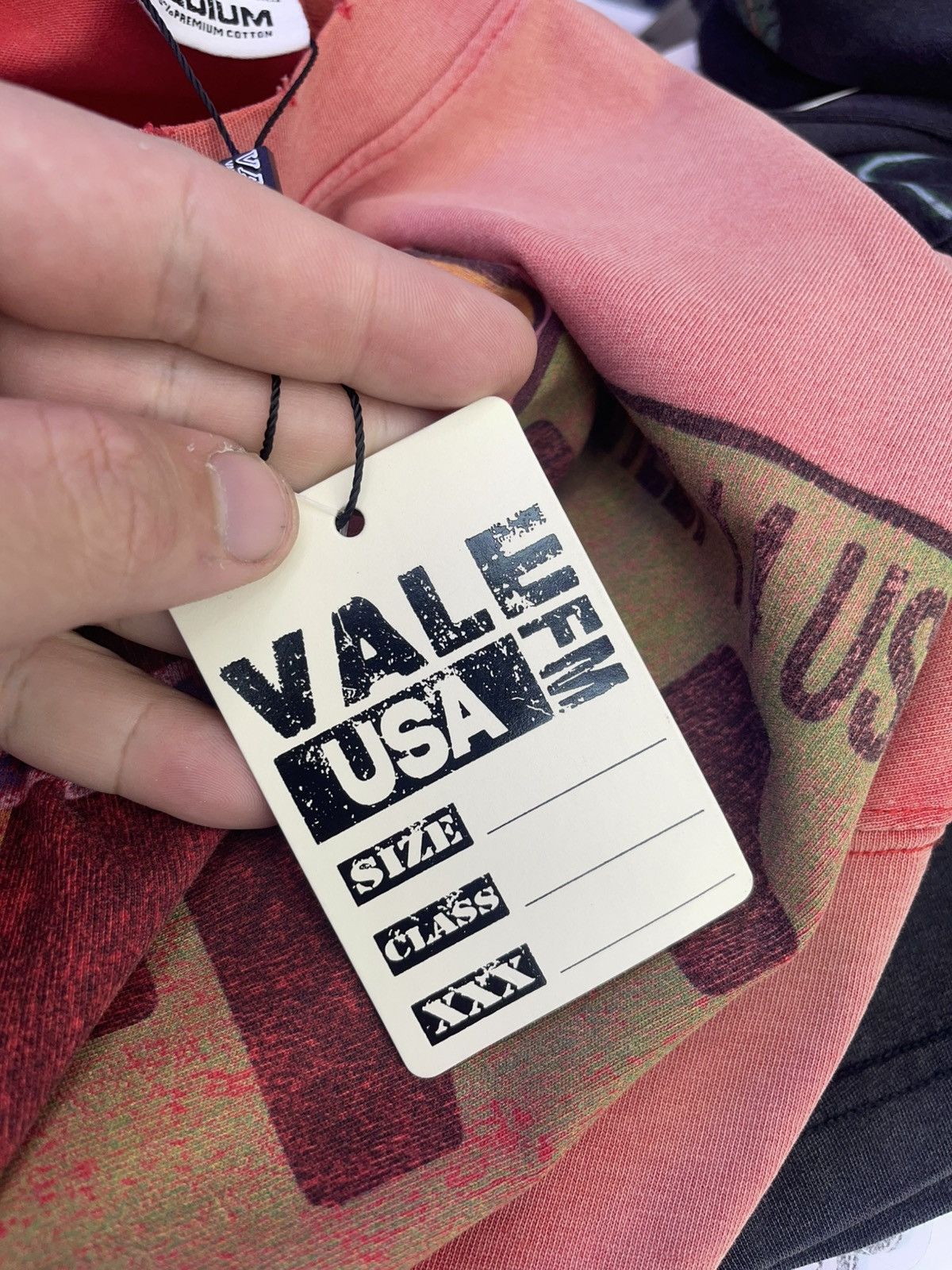 Vale Vale lives tee shooting target red Size US M / EU 48-50 / 2 - 4 Thumbnail