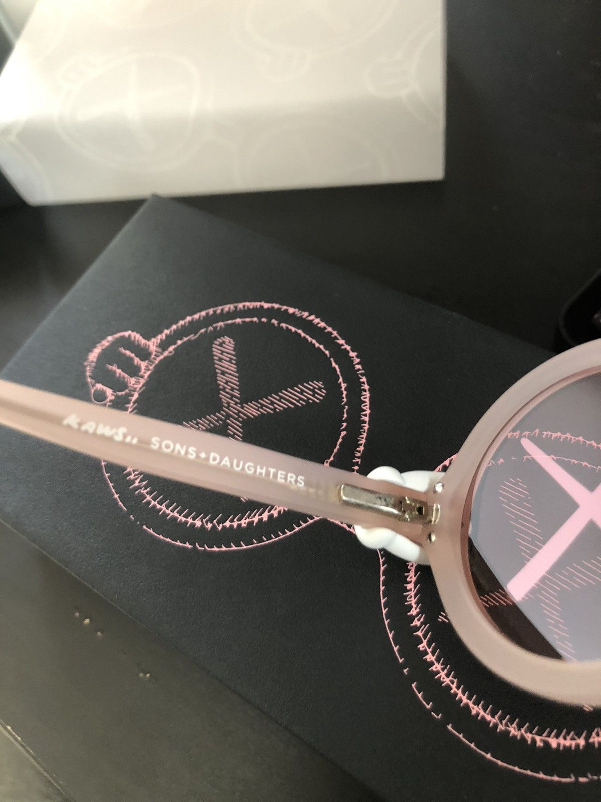 Kaws Kaws x SD Kid Sunglasses Pink Size ONE SIZE - 4 Thumbnail