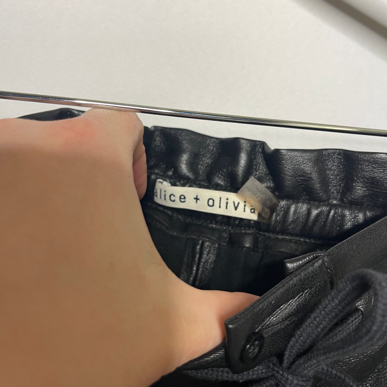 Alice + Olivia Alice and Olivia Liliana Black Faux Leather Paperbag Pants S Size 26" / US 2 / IT 38 - 3 Thumbnail
