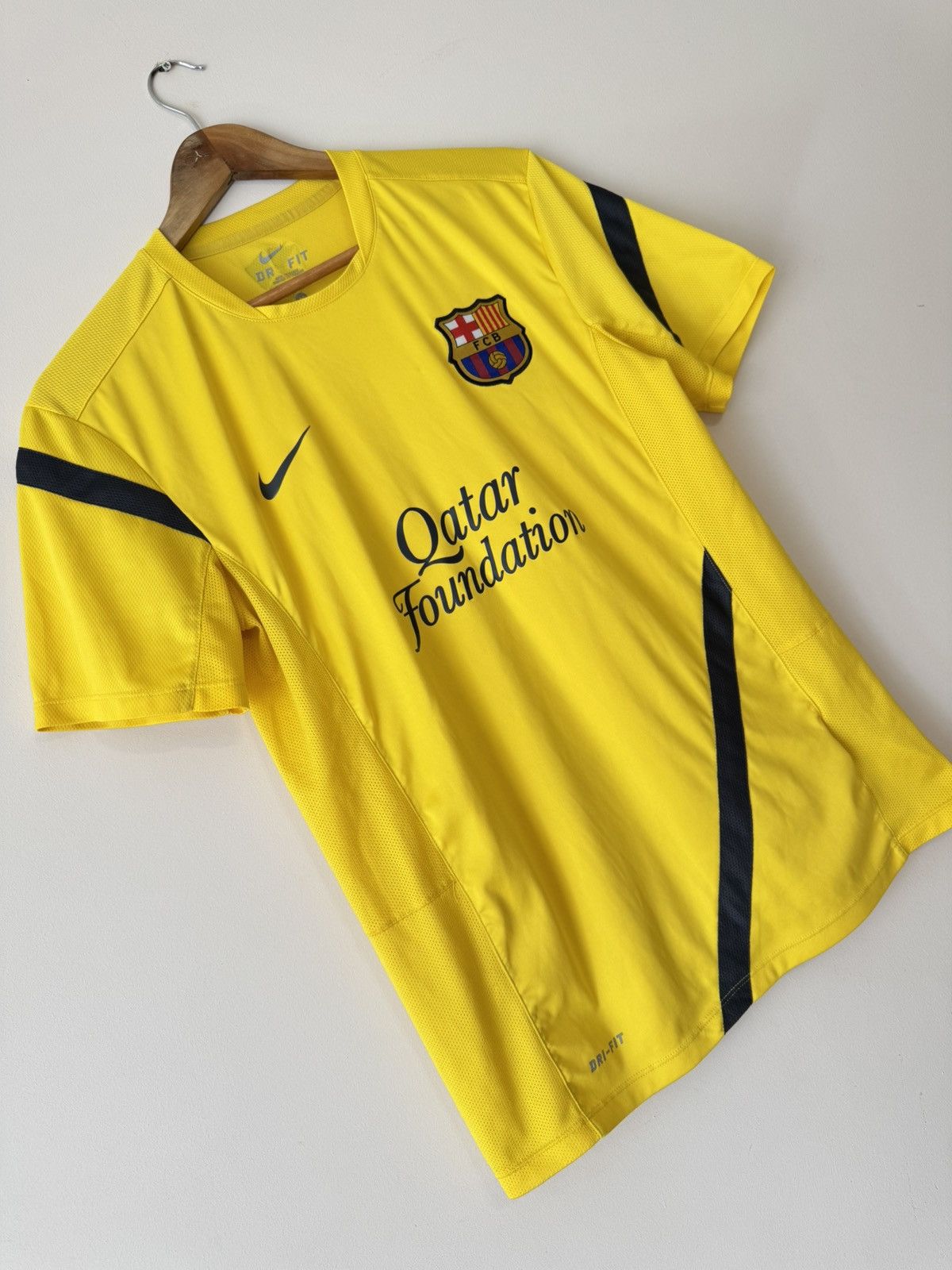 Nike Barcelona 2011-2012 Soccer Training Jersey Football Shirt Size US M / EU 48-50 / 2 - 5 Thumbnail