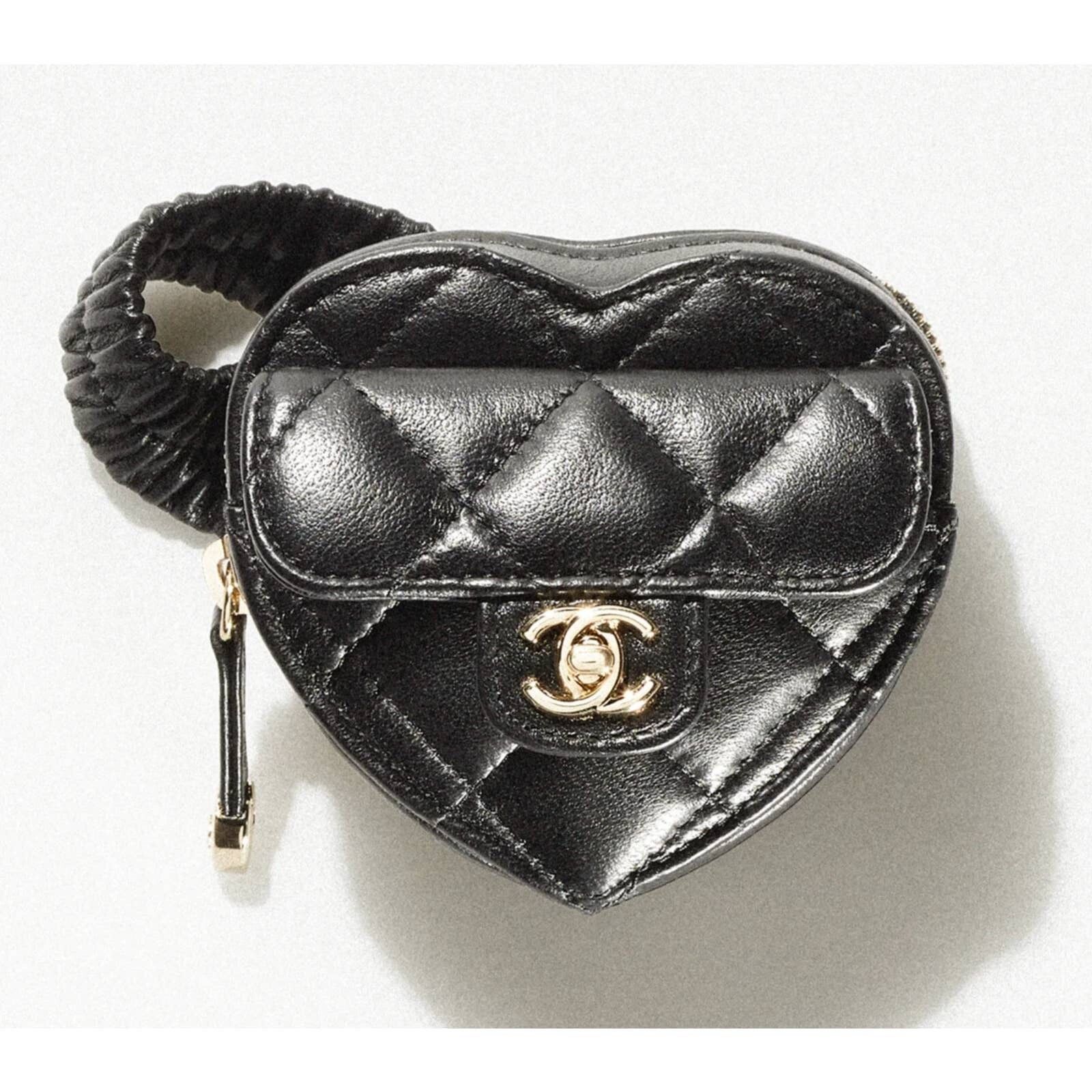 Chanel Chanel Heart Mini Lambskin Quilted Flap Arm Coin Purse Size ONE SIZE - 1 Thumbnail