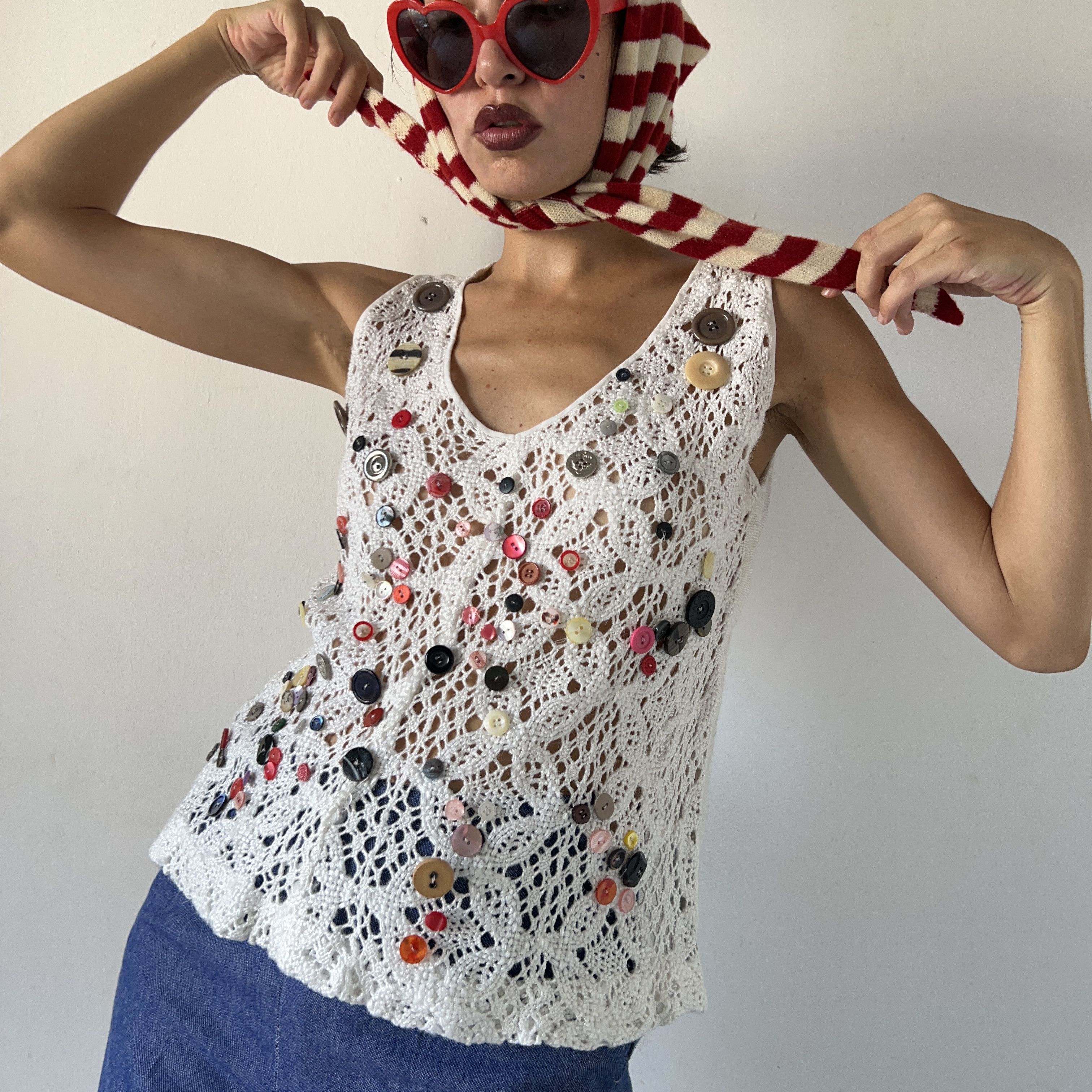 Custommade Vintage white crochet button appliqué tank top Size M / US 6-8 / IT 42-44 - 4 Thumbnail