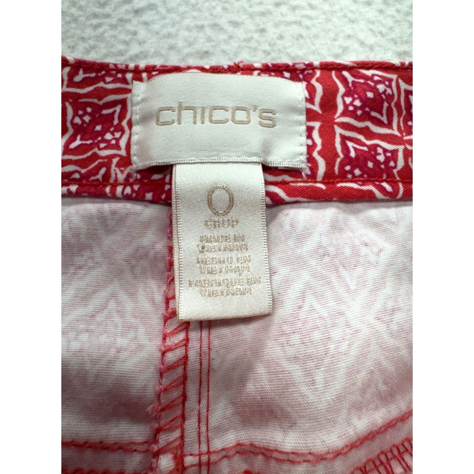 Vintage Chico's Pants Cropped Red Geometric Print Cotton-Blend 33 Inseam Womens 0 Size Size 25" / US 0 / IT 36 - 3 Thumbnail