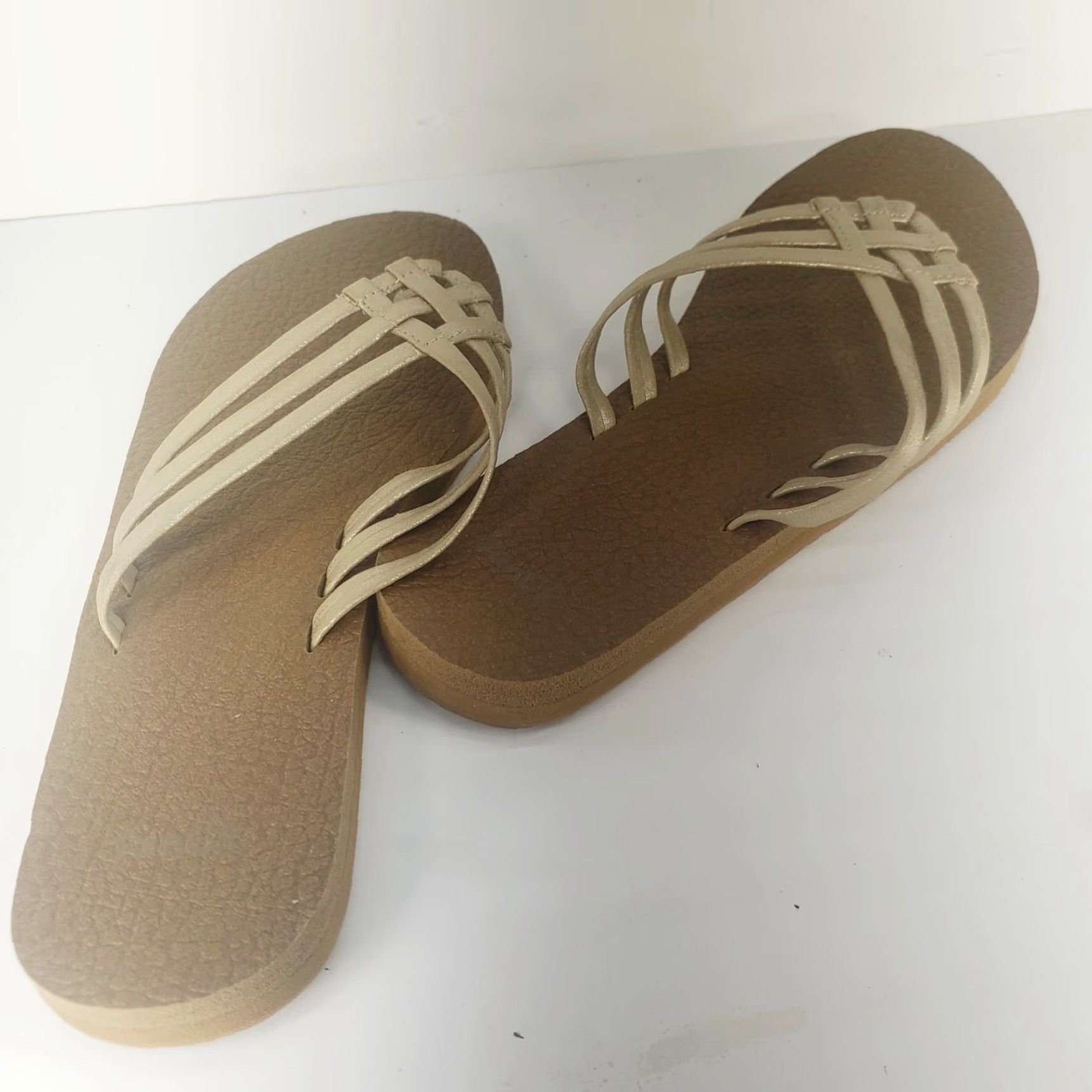 Sanuk Sanuk Womens 10 Yoga Salty Metallic Flip Flops Sandals Champagne Gold 1091372 Size US 10 / IT 40 - 5 Thumbnail