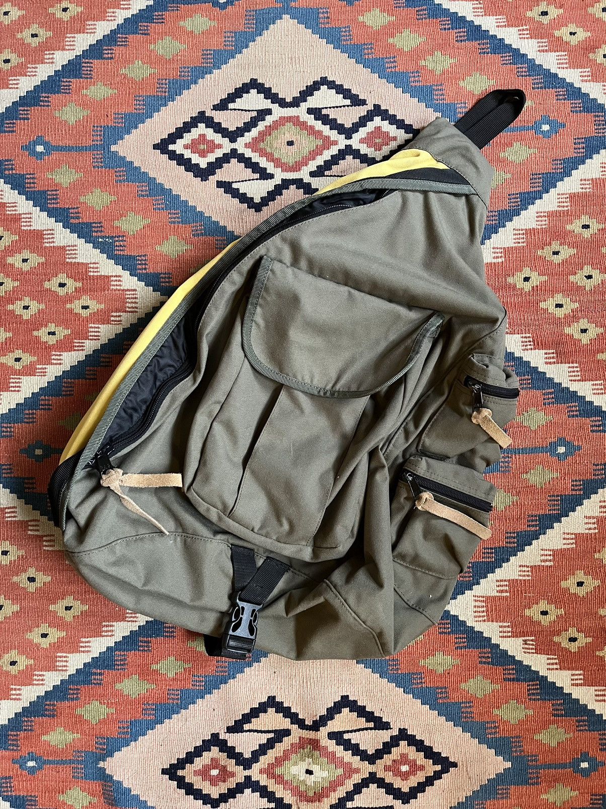 Vintage 00S Gap Technical Sling Crossbody Bag in Olive Green, Men's