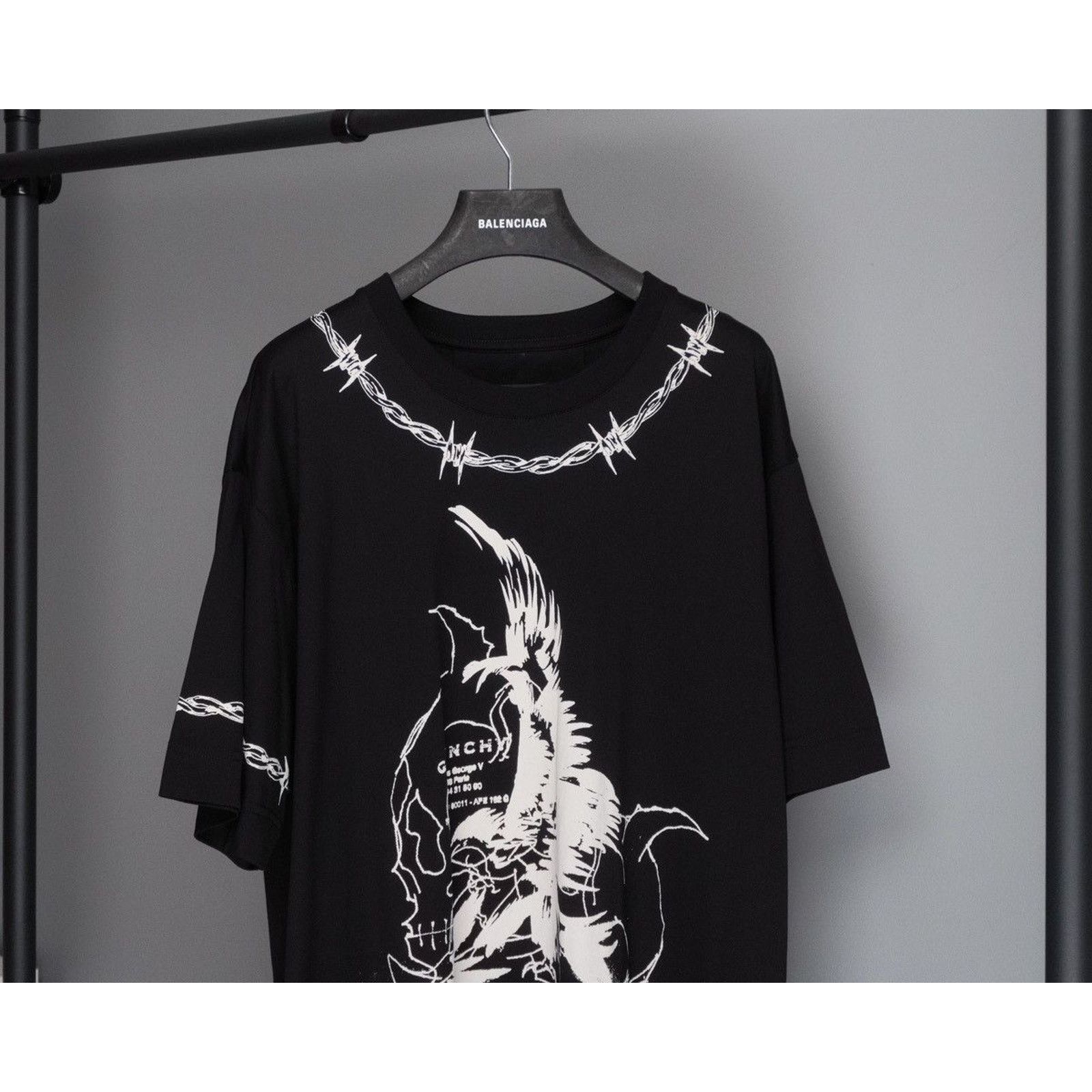 Givenchy Givenchy barbed black gothic printed tee oversized shirt Size US L / EU 52-54 / 3 - 2 Thumbnail