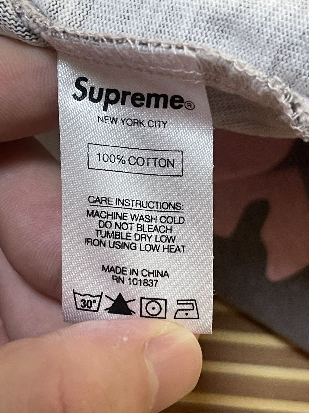 Supreme Supreme pink pocket camo tee new Size US M / EU 48-50 / 2 - 5 Thumbnail