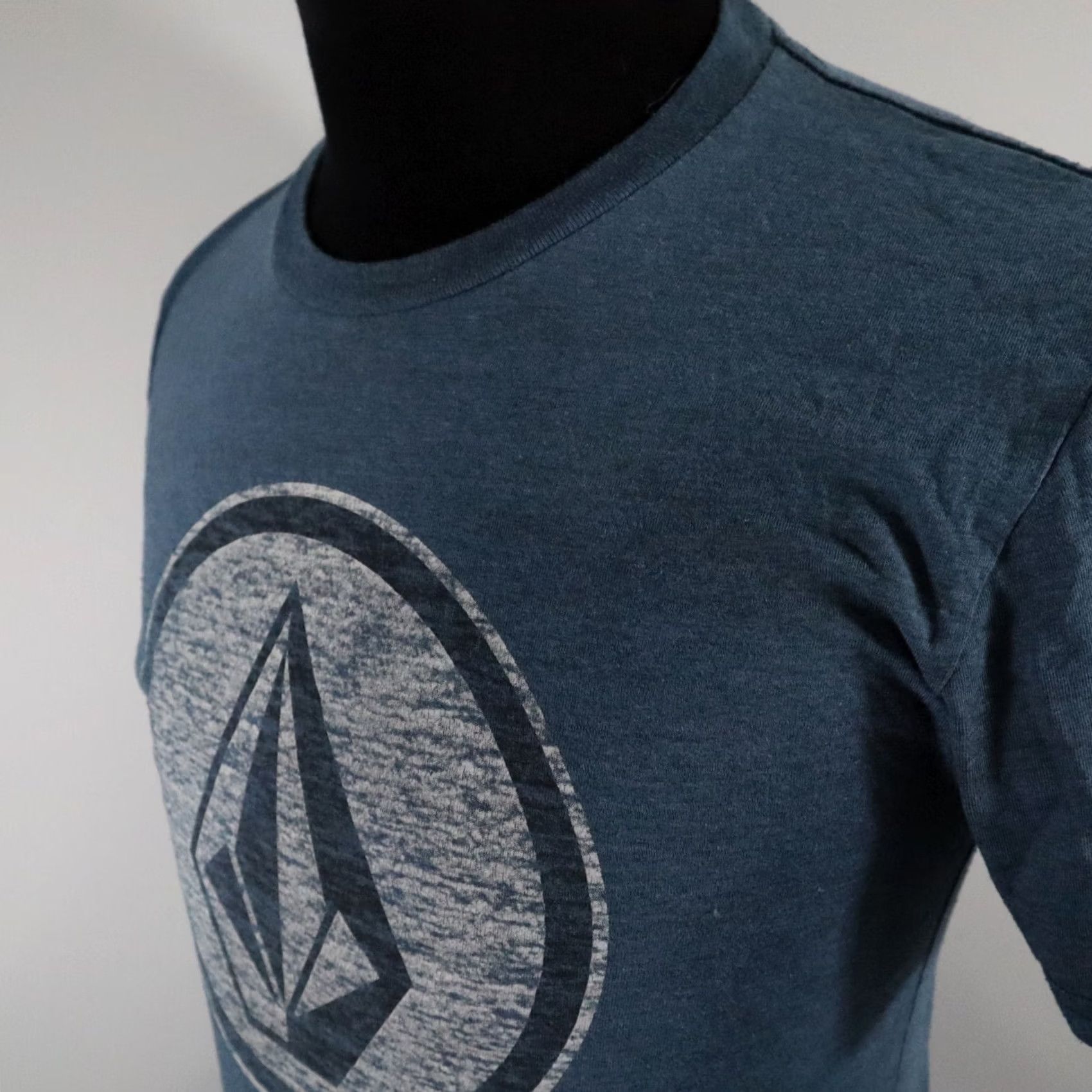 Volcom Volcom T-Shirt Mens Small Casual Crew Neck Center Logo Tee Blue Short Sleeve Size US S / EU 44-46 / 1 - 2 Thumbnail