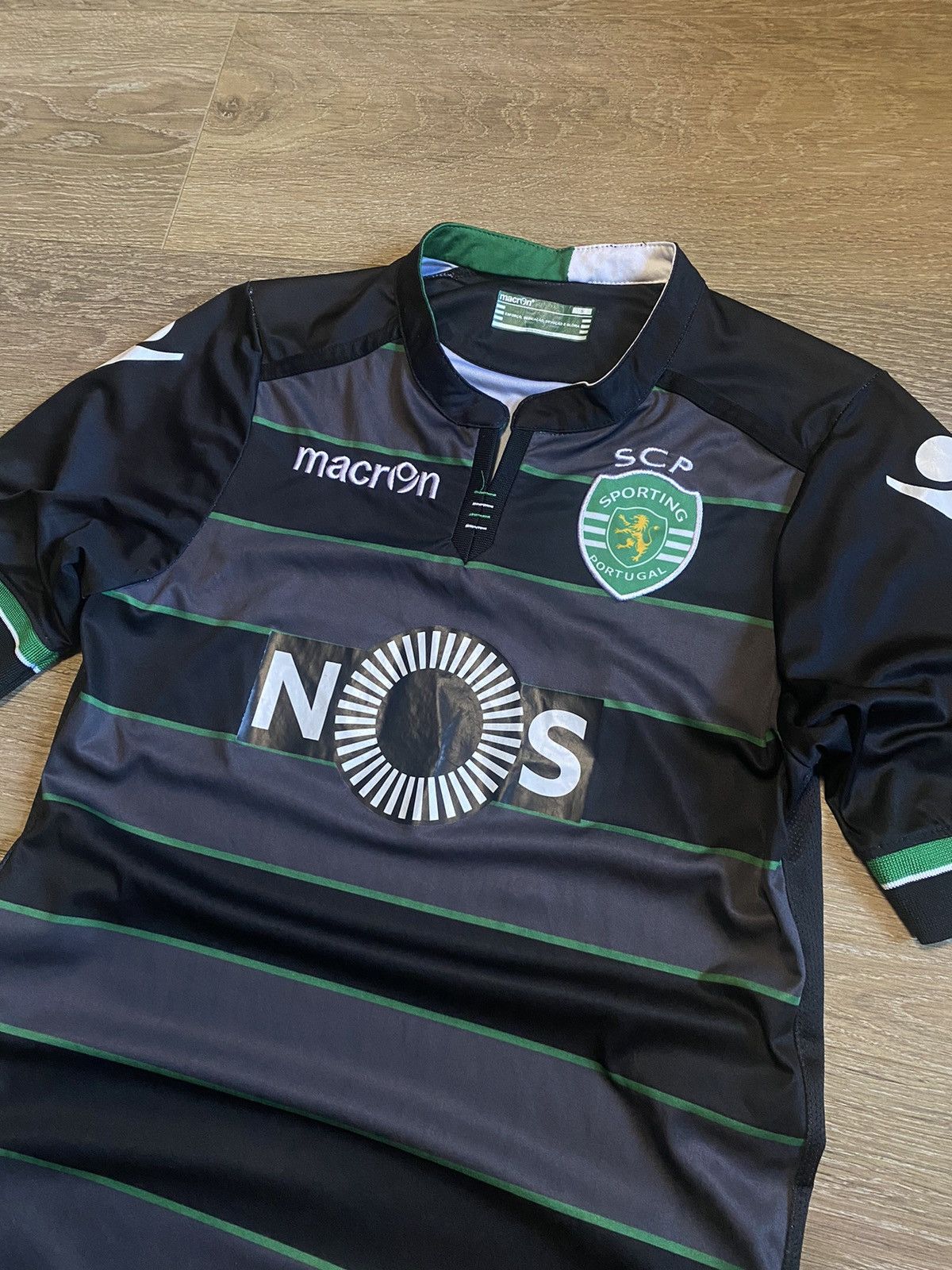 Macron Vintage SPORTING LISSABON 15/16 AWAY SHIRT FOOTBALL SOCCER Size US S / EU 44-46 / 1 - 5 Thumbnail