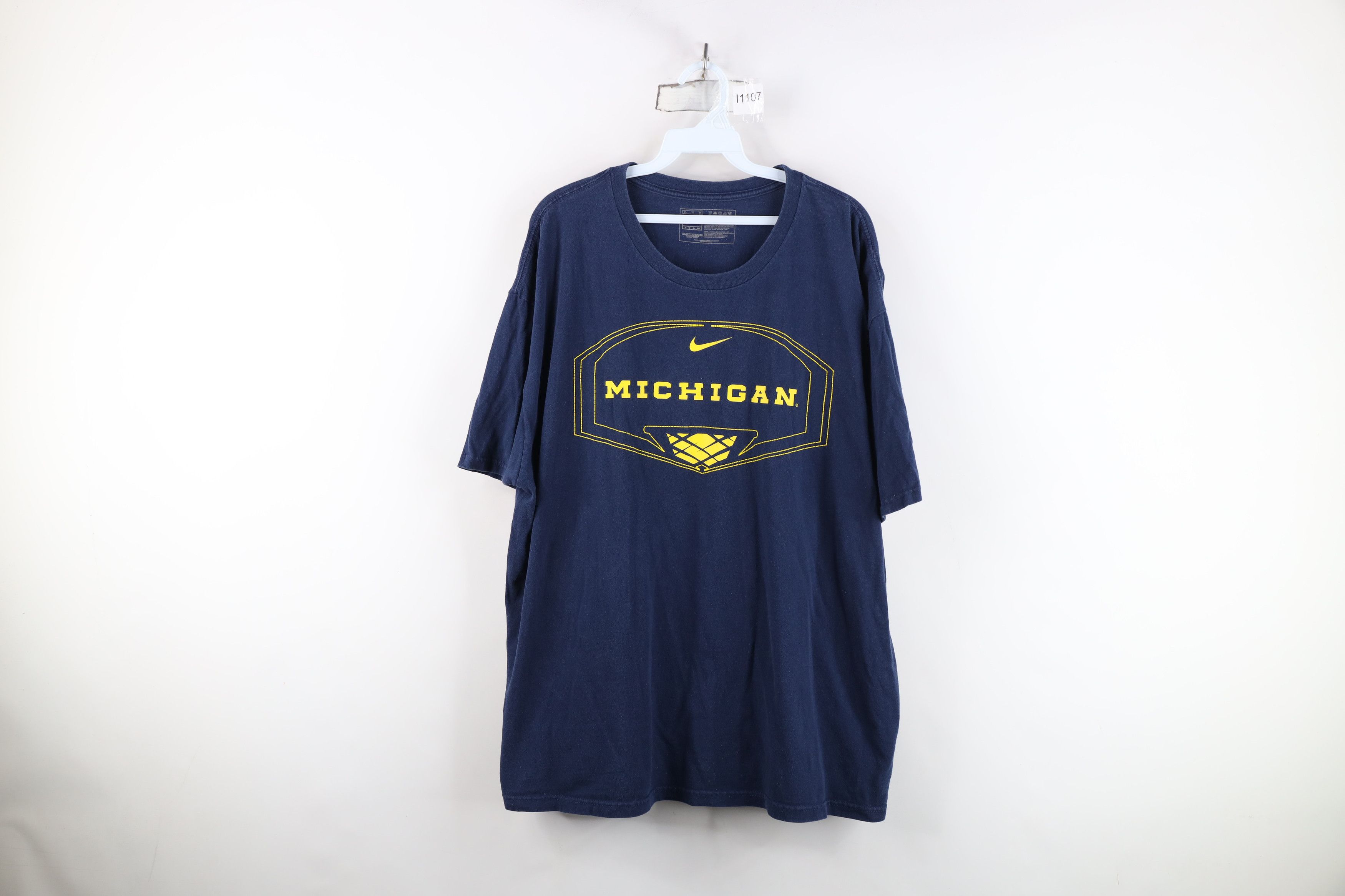 Nike Vintage Nike Swoosh University of Michigan Basketball Shirt Size US XL / EU 56 / 4 - 1 Thumbnail