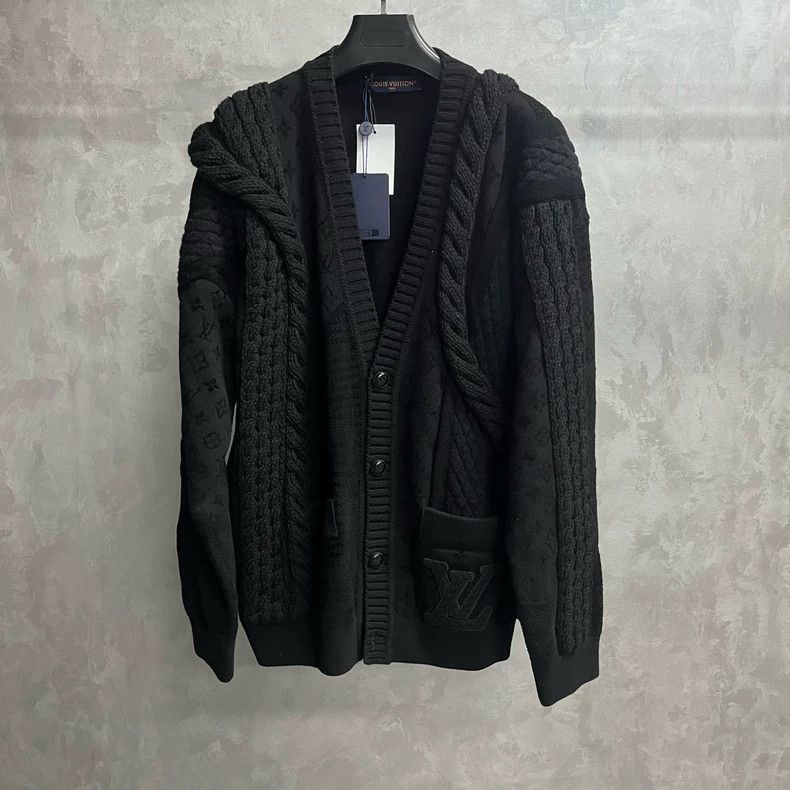 Louis Vuitton size 4l 25 Black Men's Spring/Summer V-Neck