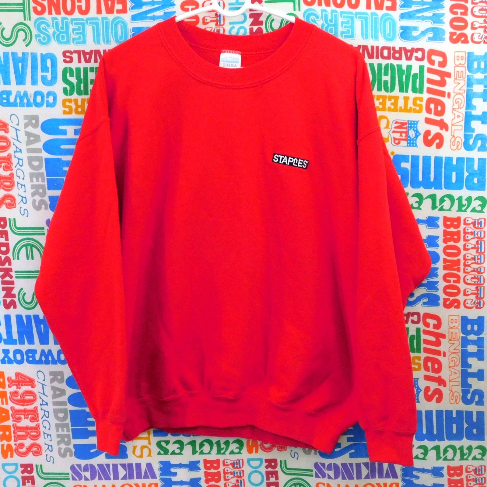 Gildan Staples Crewneck Sweatshirt Size L 90s Office Supply Red Size US L / EU 52-54 / 3 - 1 Thumbnail