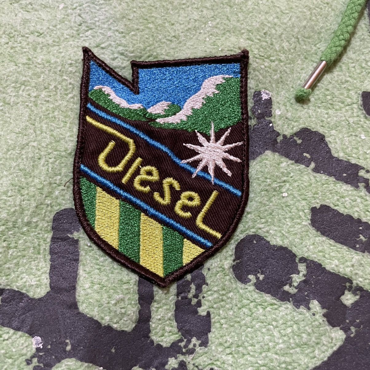Diesel Vintage Diesel Y2k Grunge Style Distressed Full-Zip Hoodie Size XL / US 12-14 / IT 48-50 - 9 Thumbnail