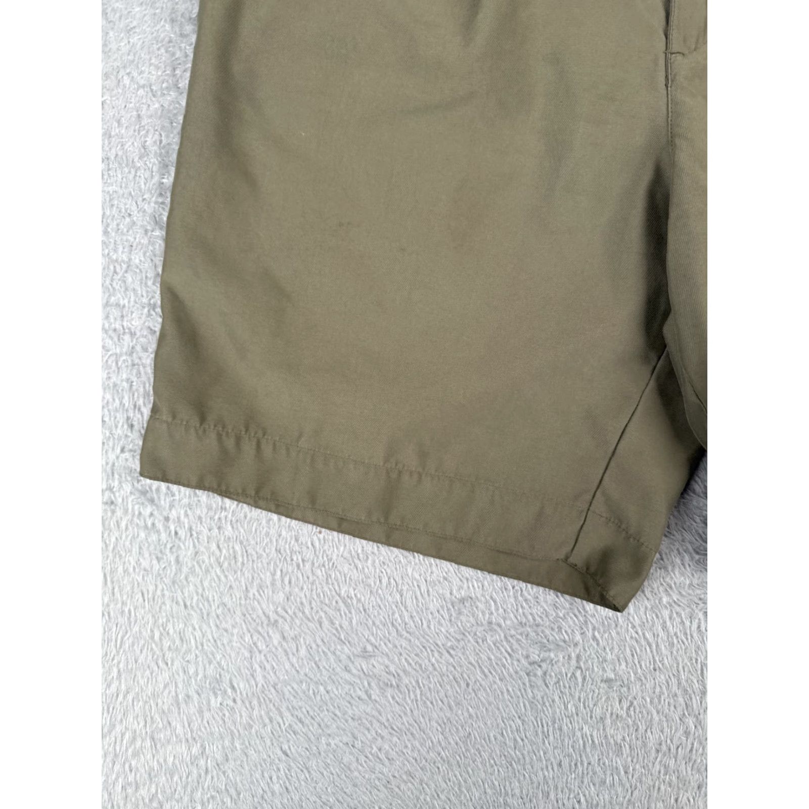 Vintage VINTAGE Columbia Shorts Mens 34 Green Pleated Bermuda 100% Polyester Bermuda 34x9 Cargo Pocket Easy Care Machine Washable Mens Shorts Green 34 Size US 34 / EU 50 - 3 Thumbnail