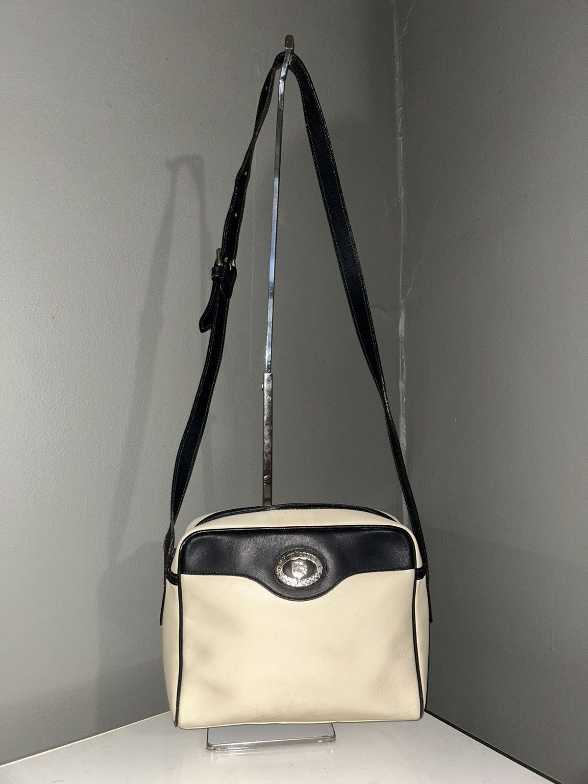 Burberry Vintage Burberry Leather Crossbody w Nova Check Interior Size ONE SIZE - 1 Thumbnail