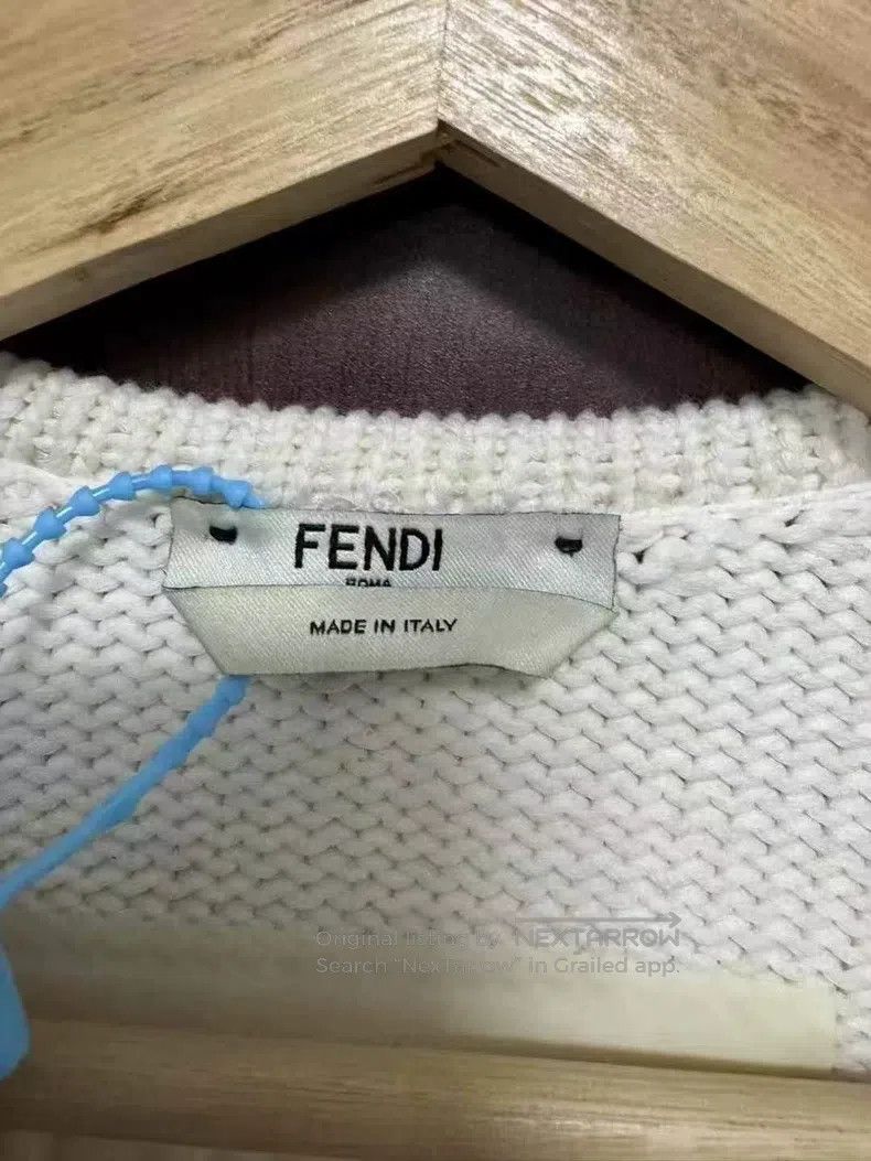 Fendi Fendi Beige back slogan logo V-neck sweater Size XXS / US 00 / IT 34 - 3 Thumbnail