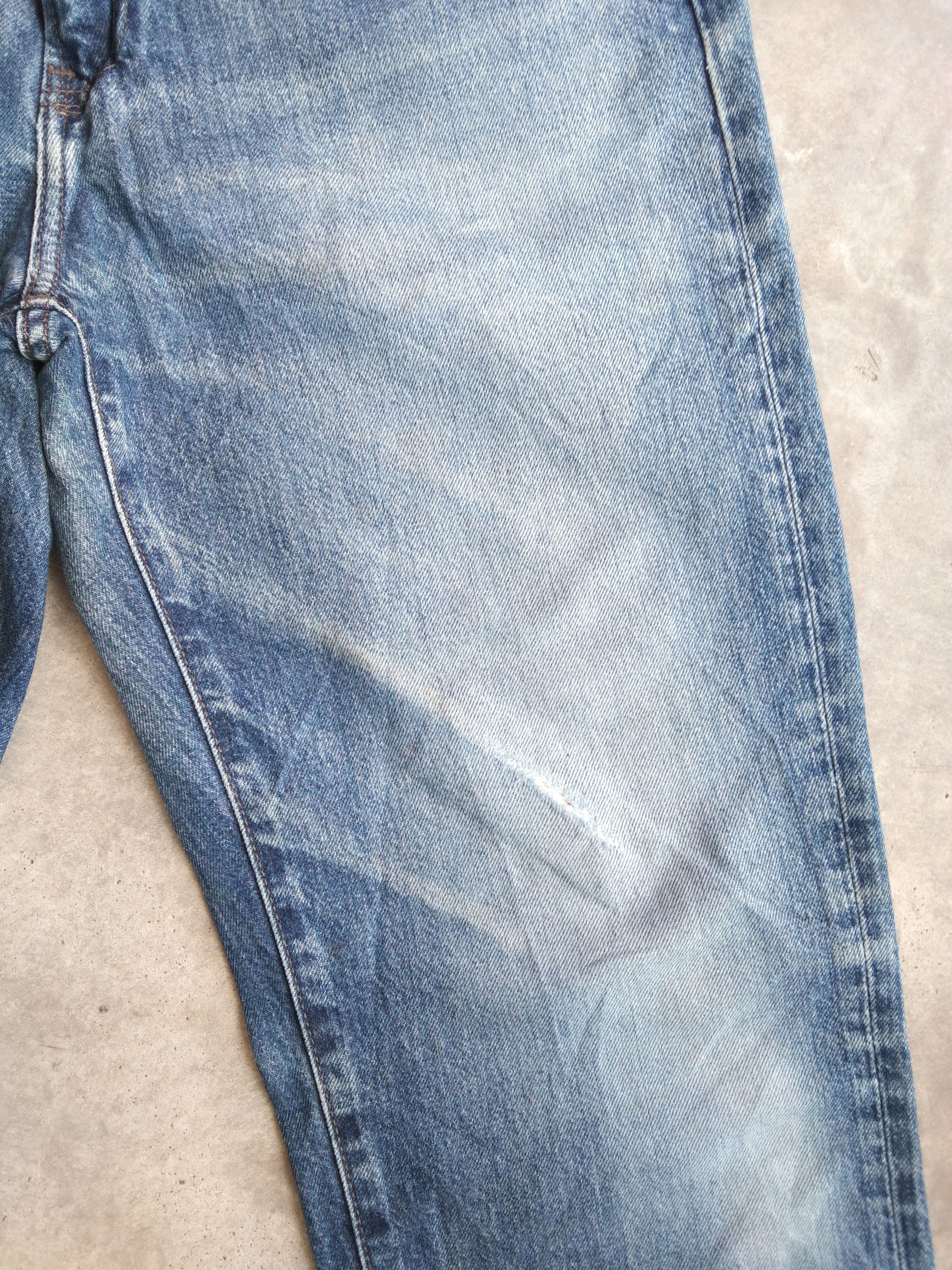 Uniqlo Vintage Faded Blue Uniqlo Distressed Jeans 32x28 Size US 32 / EU 48 - 6 Thumbnail