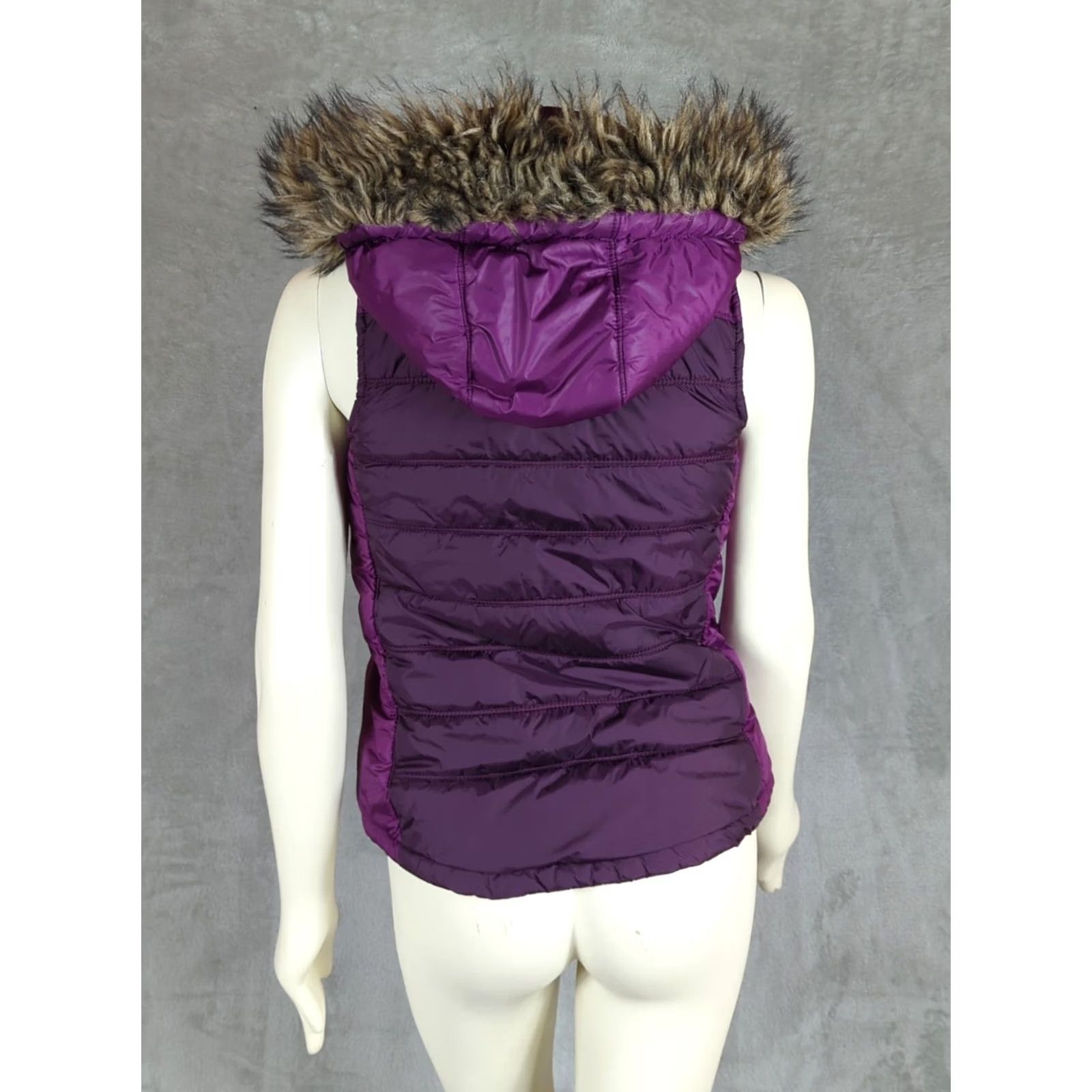 American Eagle Outfitters American Eagle Outfitters Women's Vest Purple sz S Puffer with Crest Logo retro Size S / US 4 / IT 40 - 4 Thumbnail